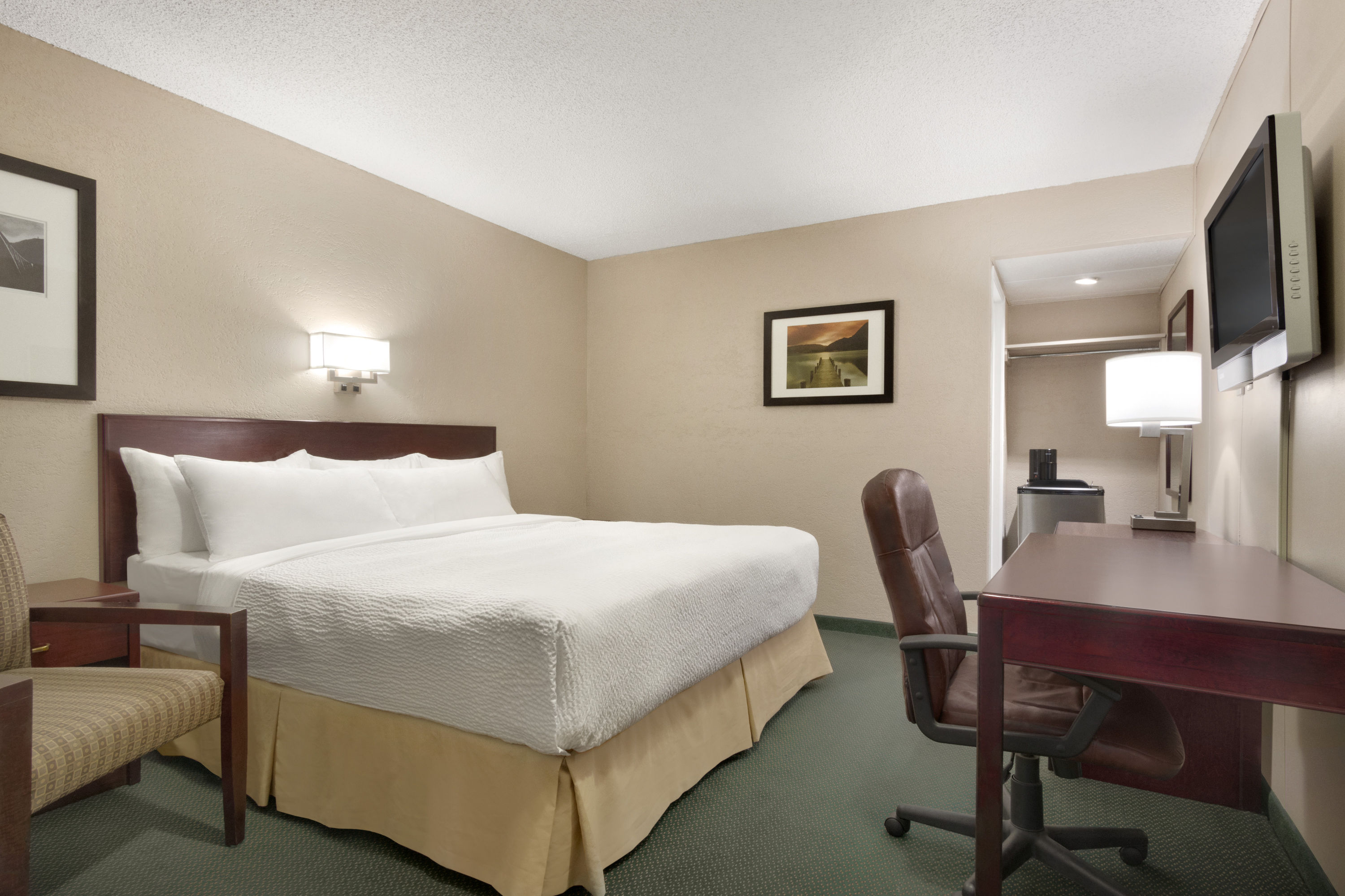 Guest room at the Days Inn by Wyndham Lethbridge in Lethbridge, Alberta