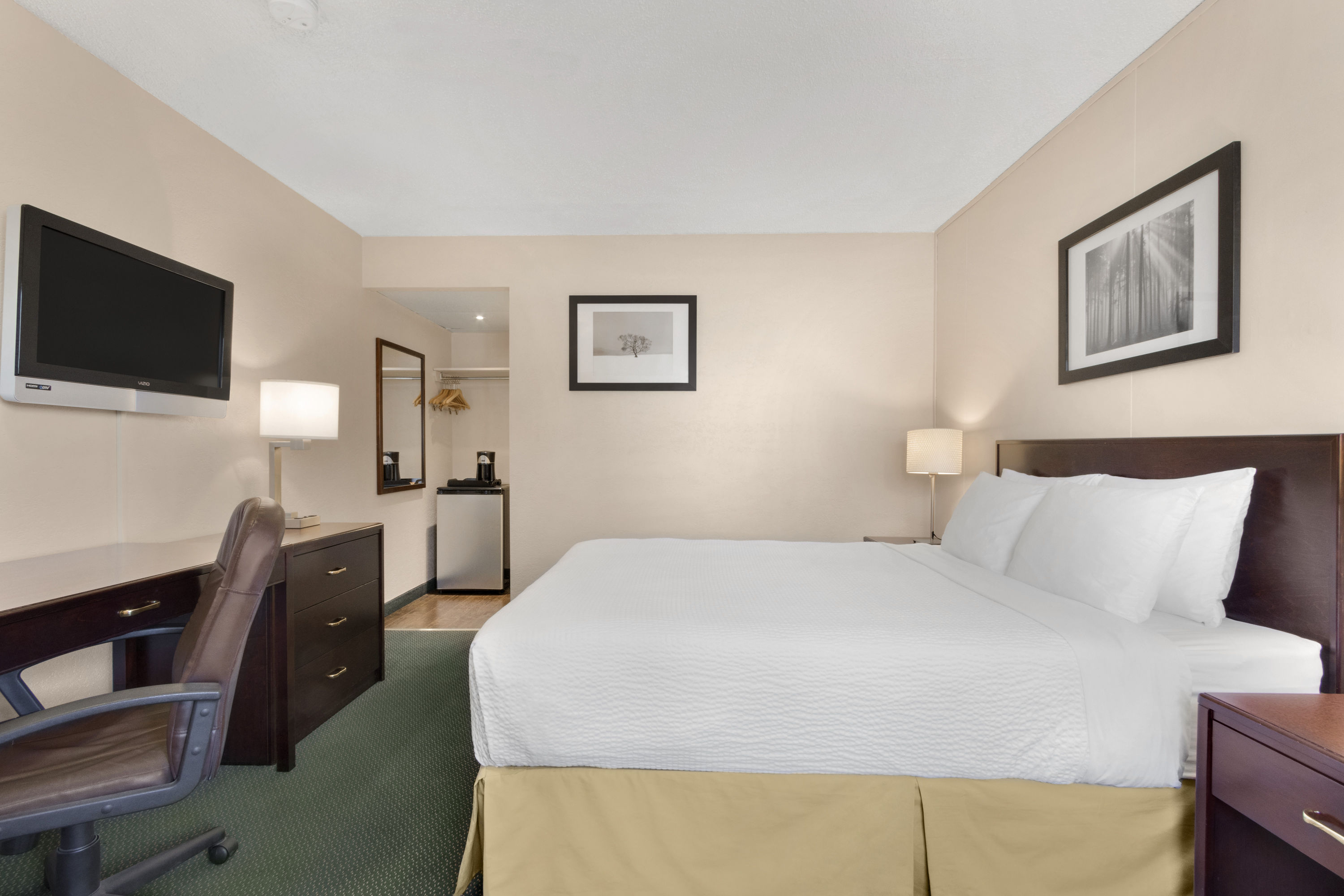 Guest room at the Days Inn by Wyndham Lethbridge in Lethbridge, Alberta