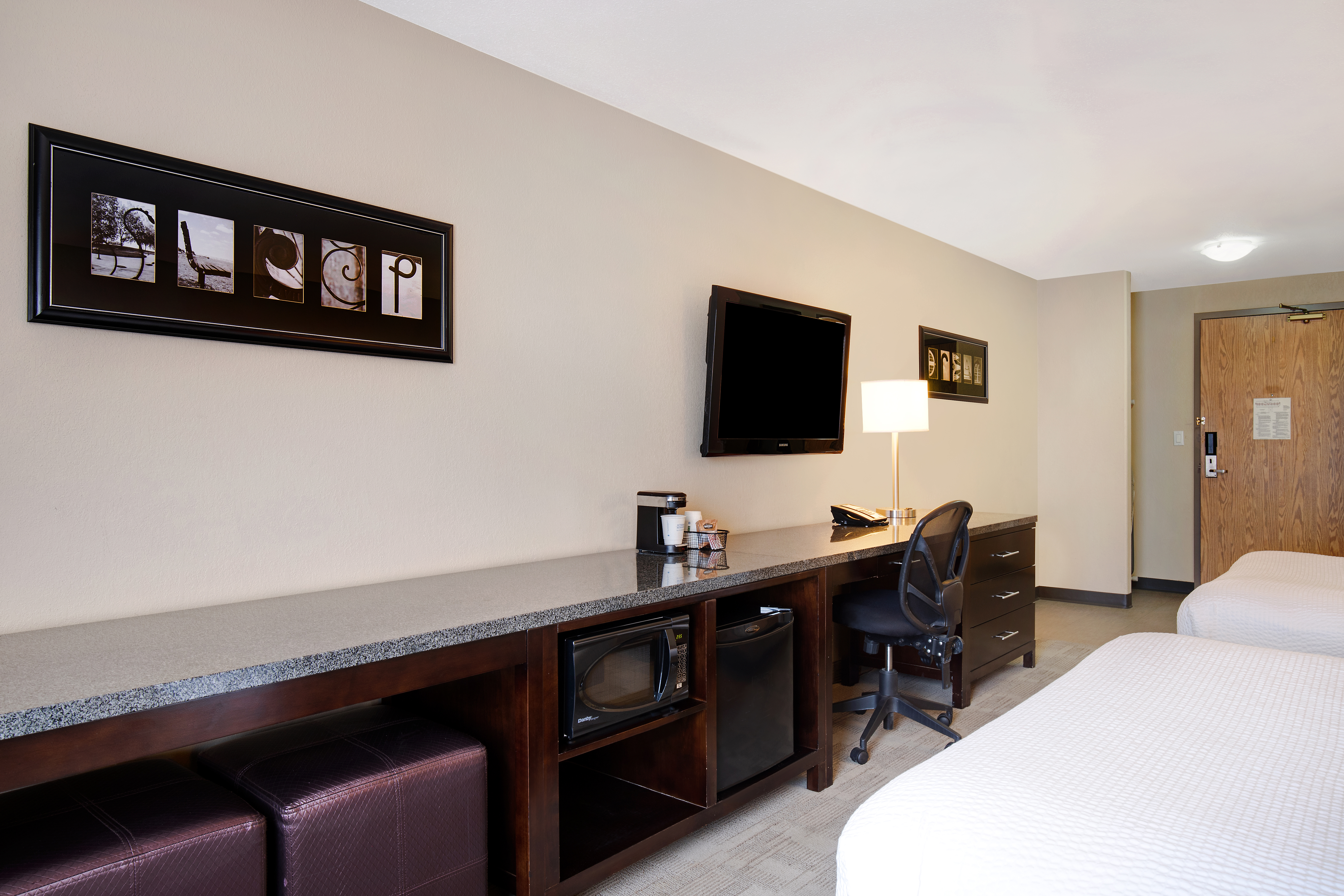 Guest room at the Days Inn by Wyndham Medicine Hat in Medicine Hat, Alberta