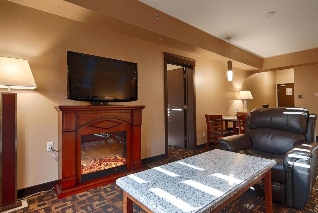 Days Inn by Wyndham Redwater suite living room in Redwater, Alberta