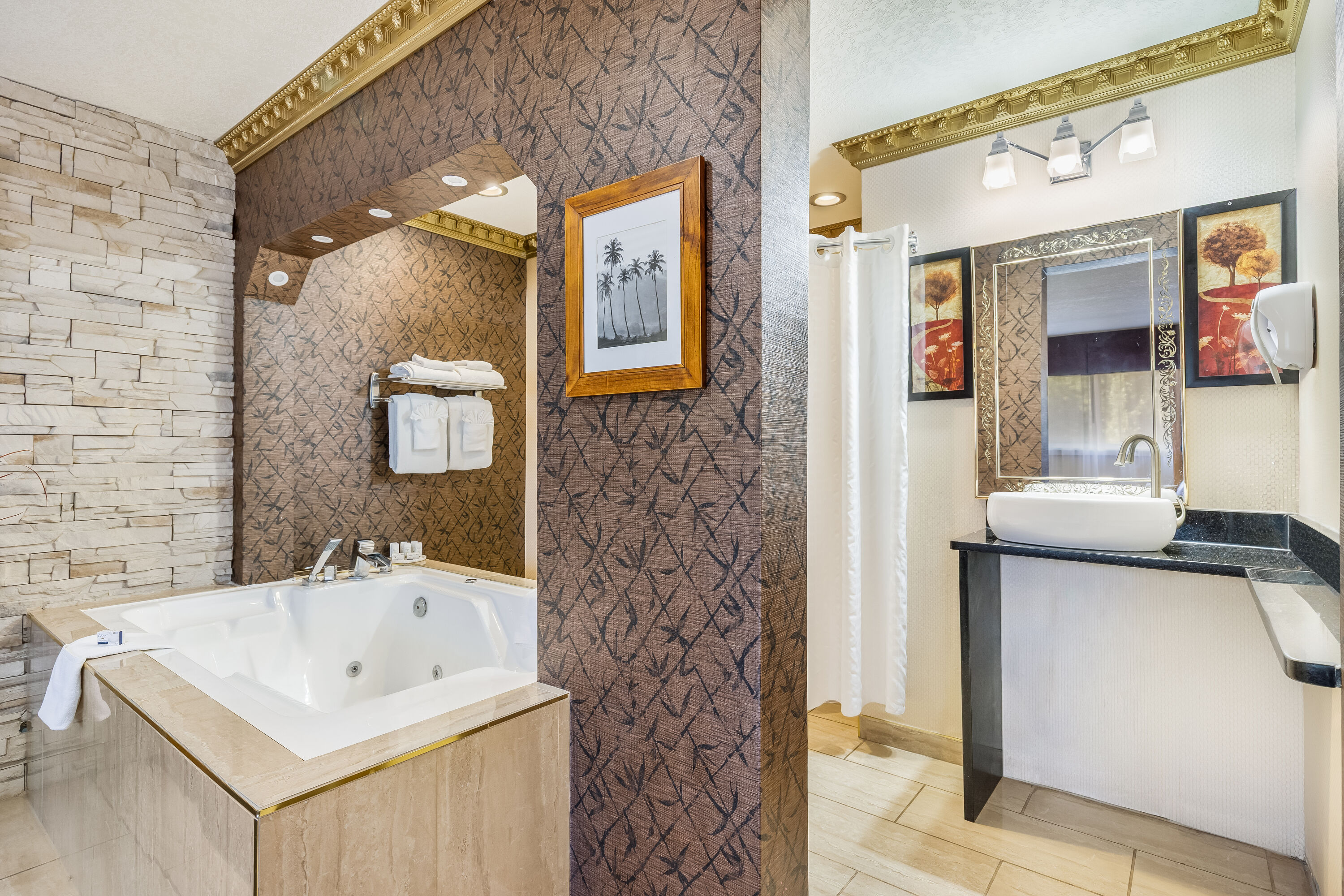 Guest room bath at the Days Inn by Wyndham Sylvan Lake in Sylvan Lake, Alberta