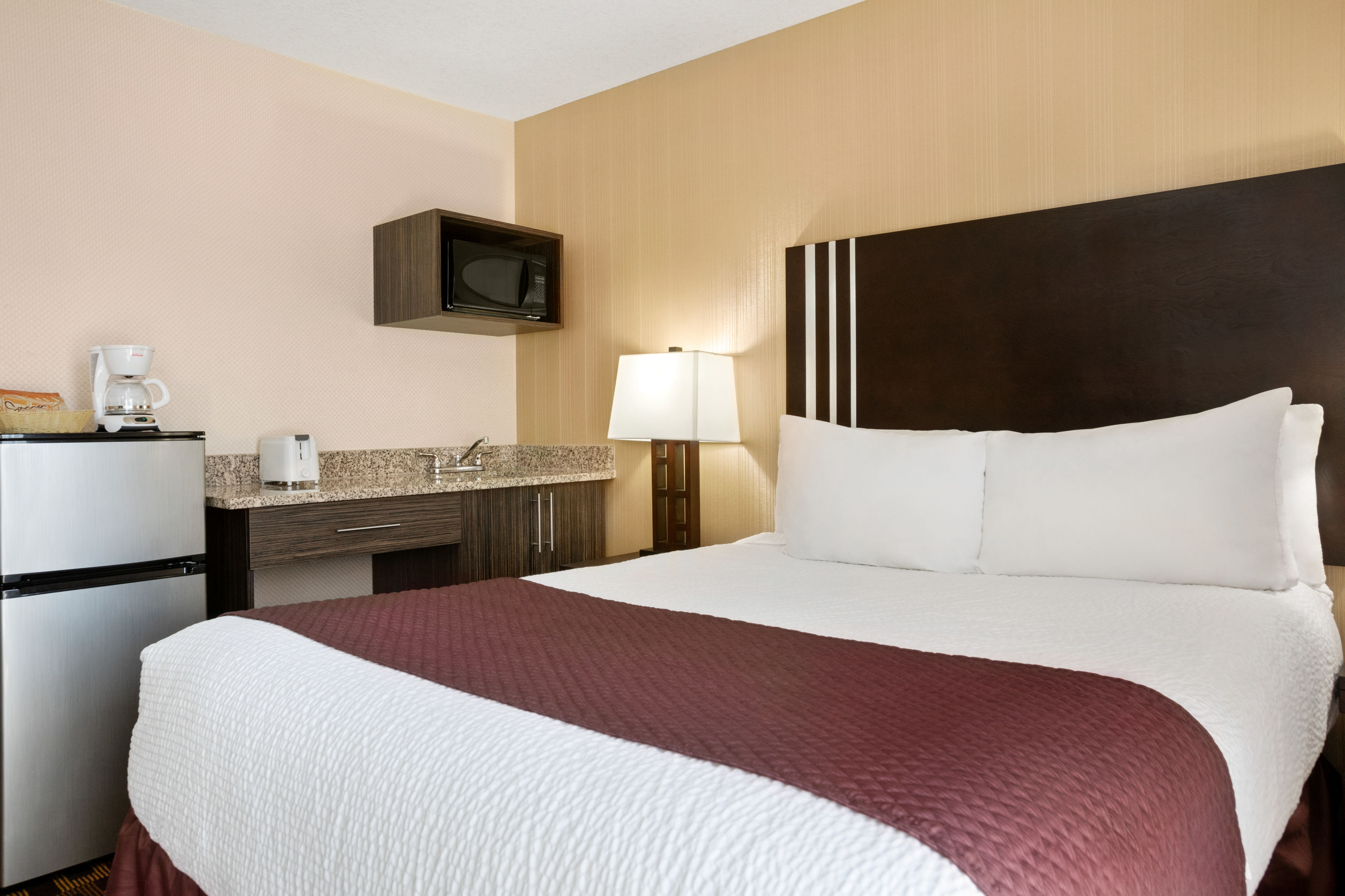 Guest room at the Days Inn by Wyndham Sylvan Lake in Sylvan Lake, Alberta