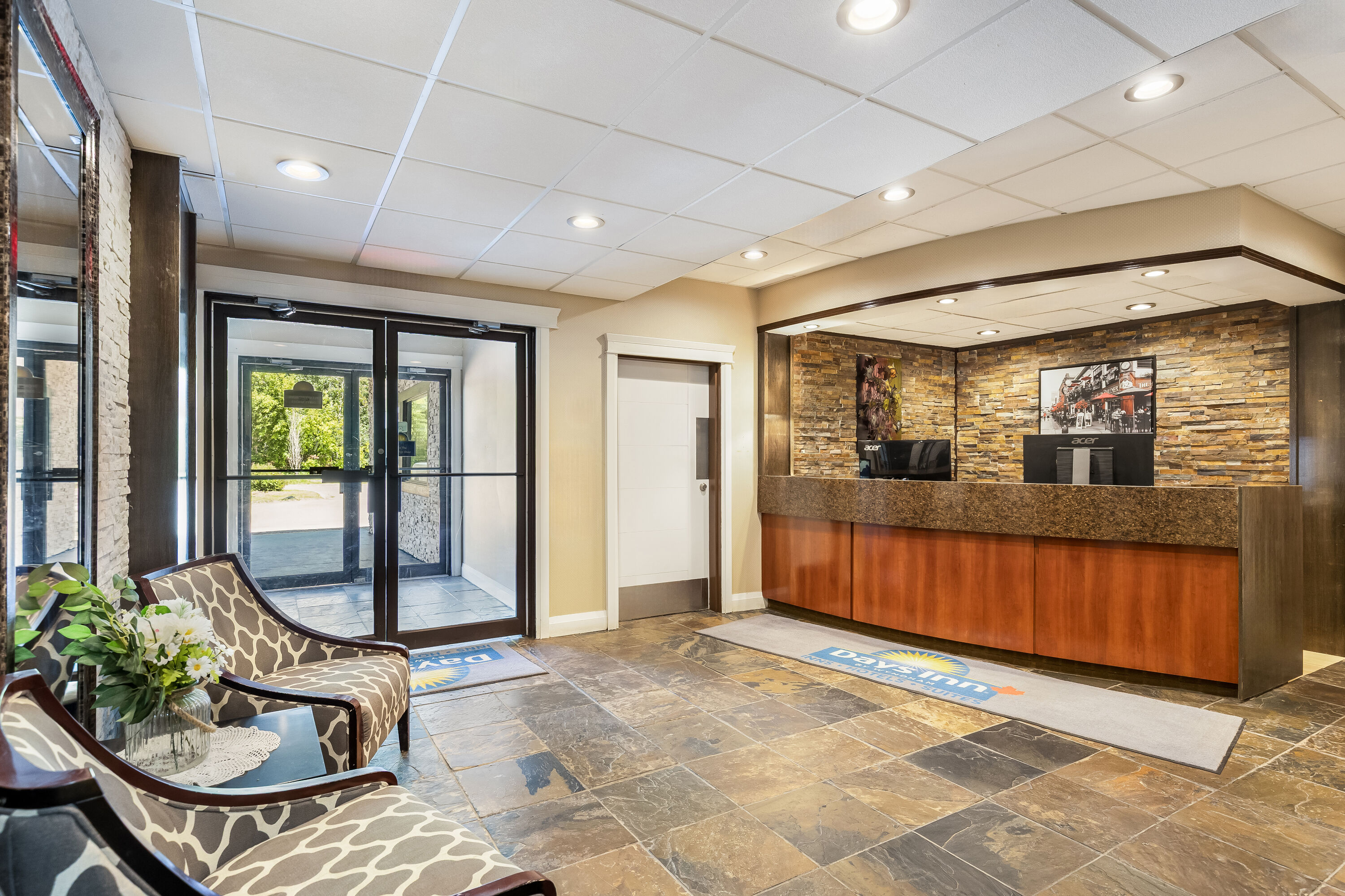 Days Inn by Wyndham Sylvan Lake reception in Sylvan Lake, Alberta