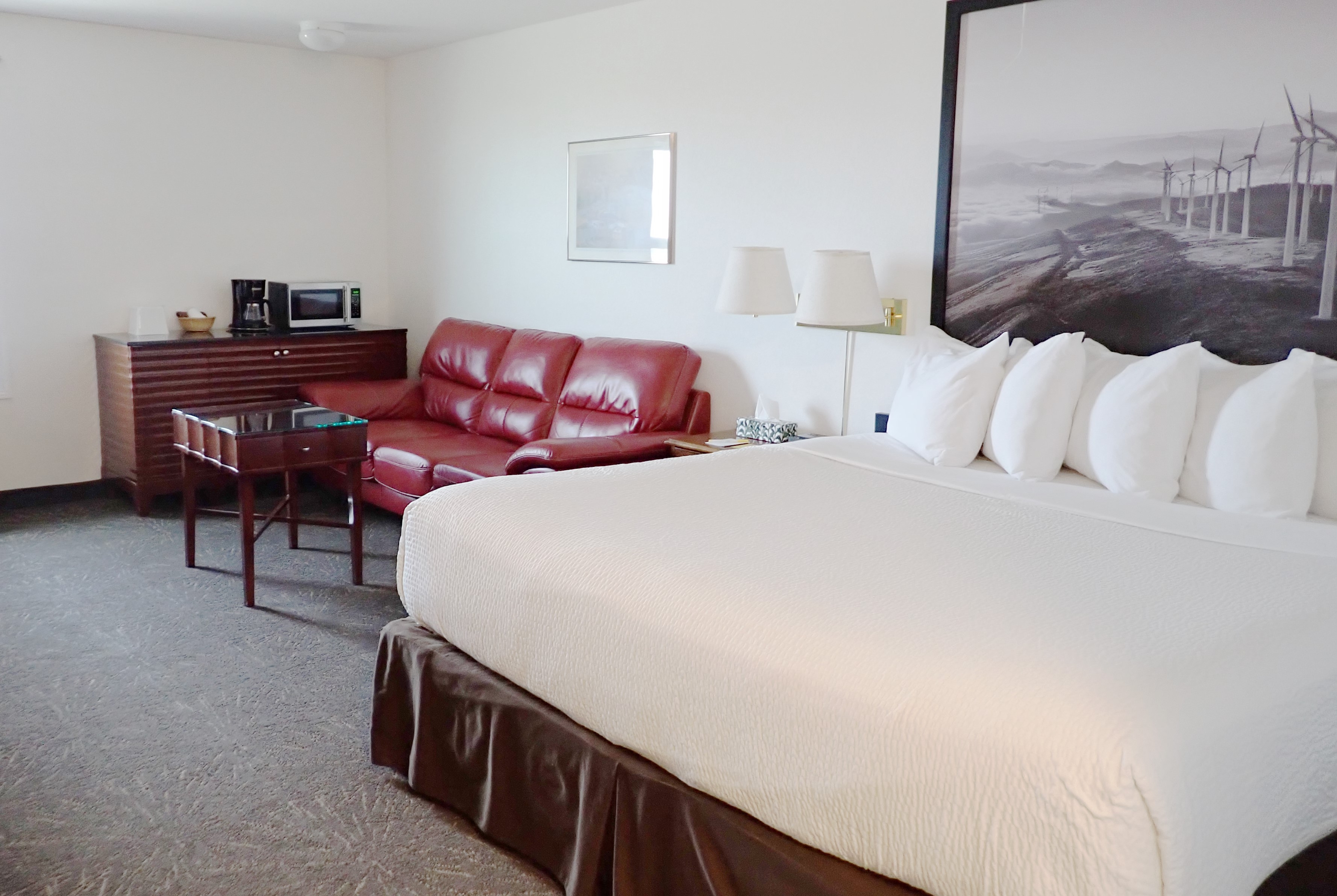 Guest room at the Days Inn by Wyndham Taber in Taber, Alberta