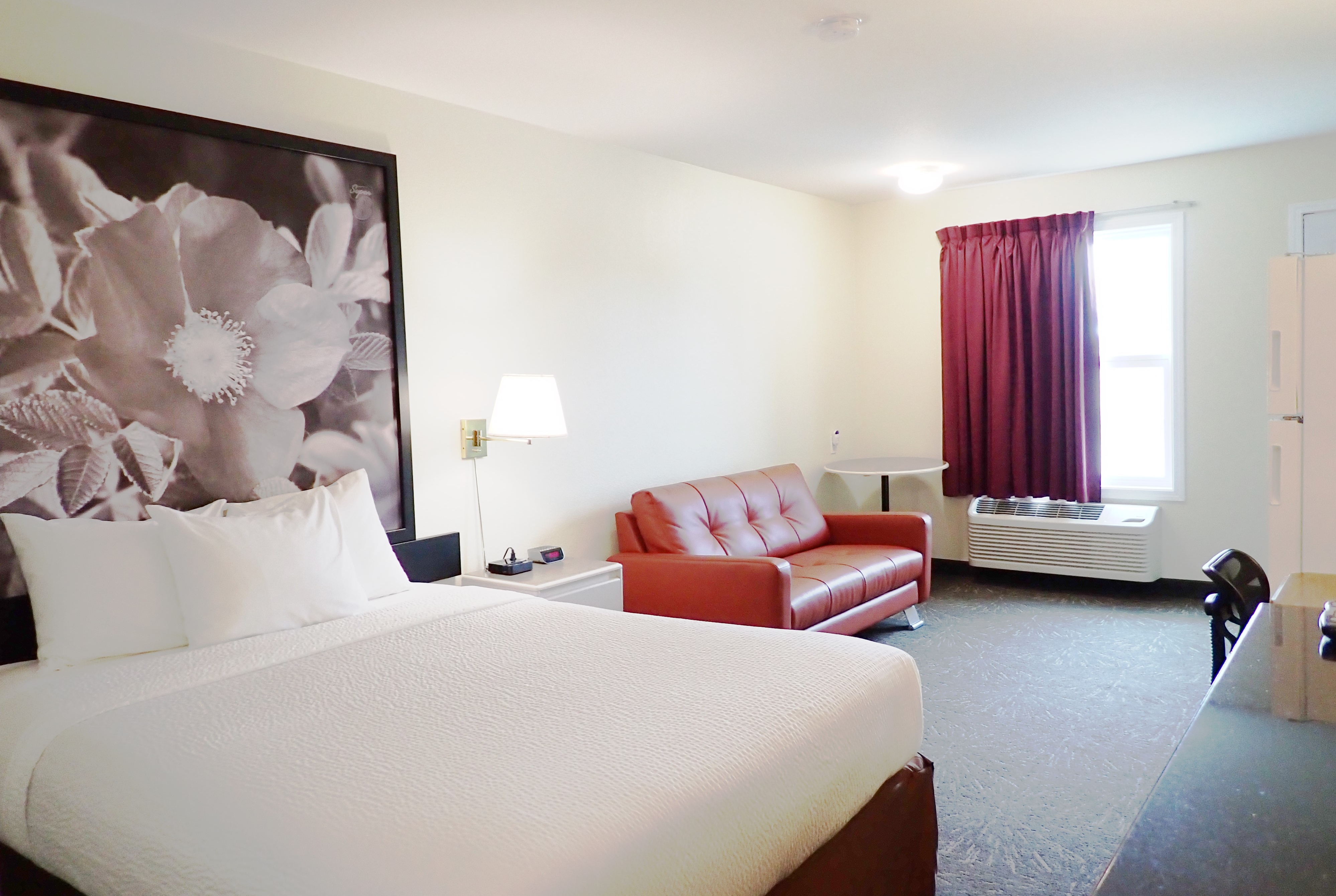 Guest room at the Days Inn by Wyndham Taber in Taber, Alberta