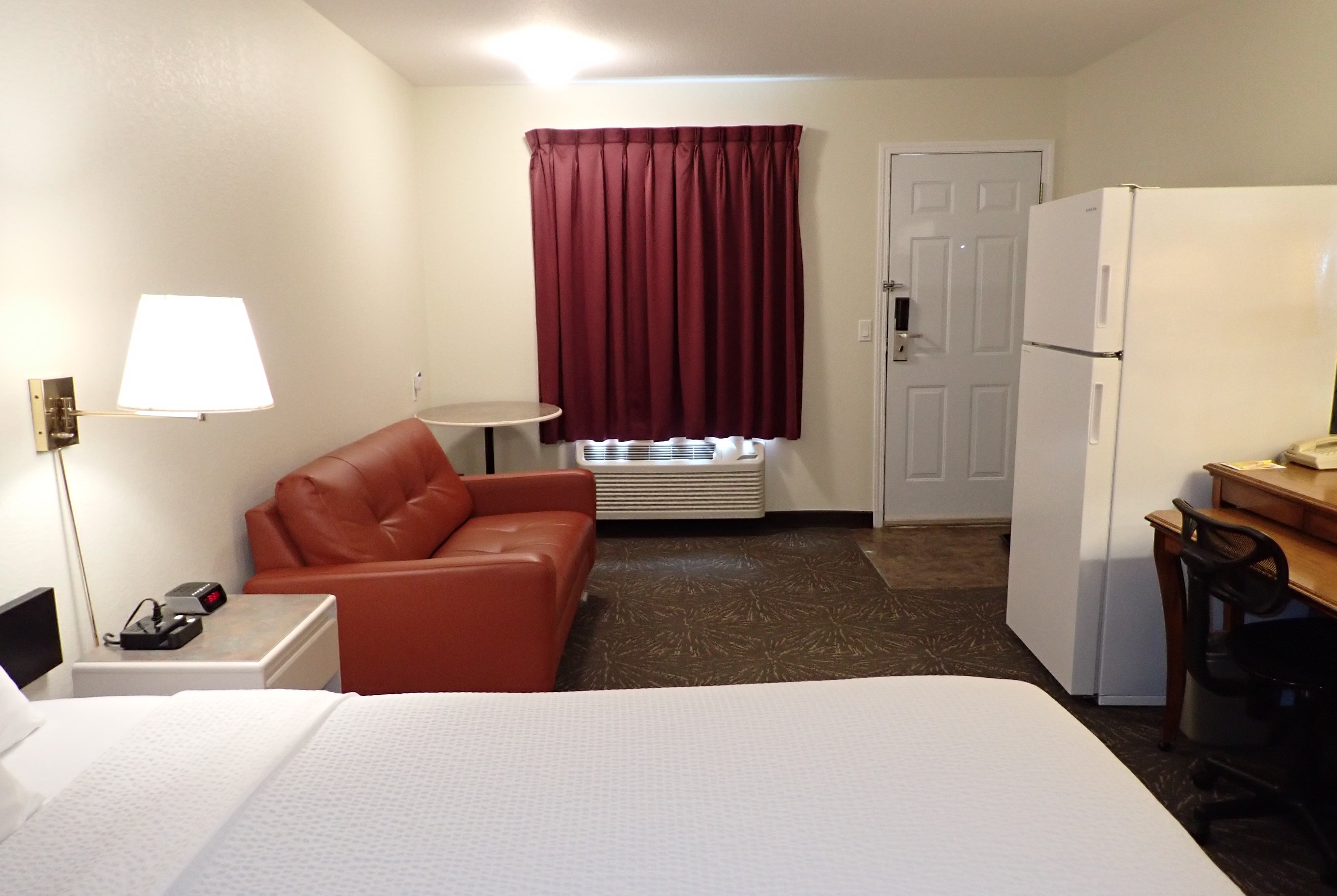 Guest room at the Days Inn by Wyndham Taber in Taber, Alberta
