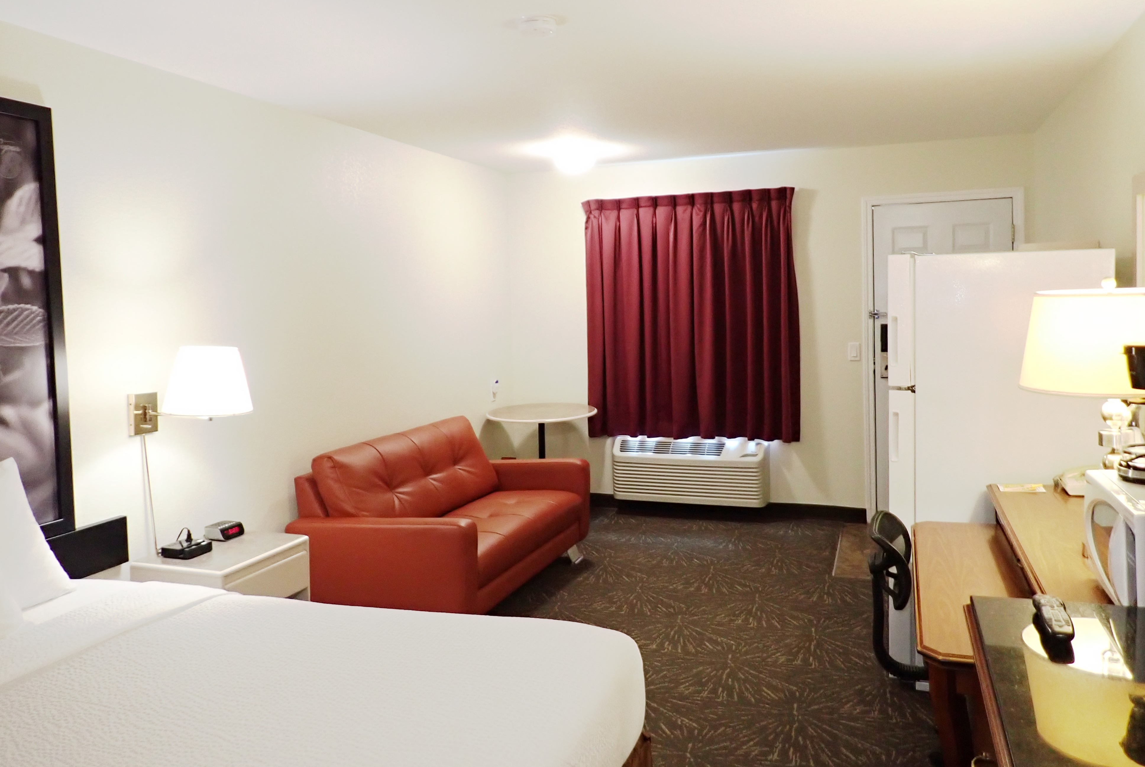 Guest room at the Days Inn by Wyndham Taber in Taber, Alberta