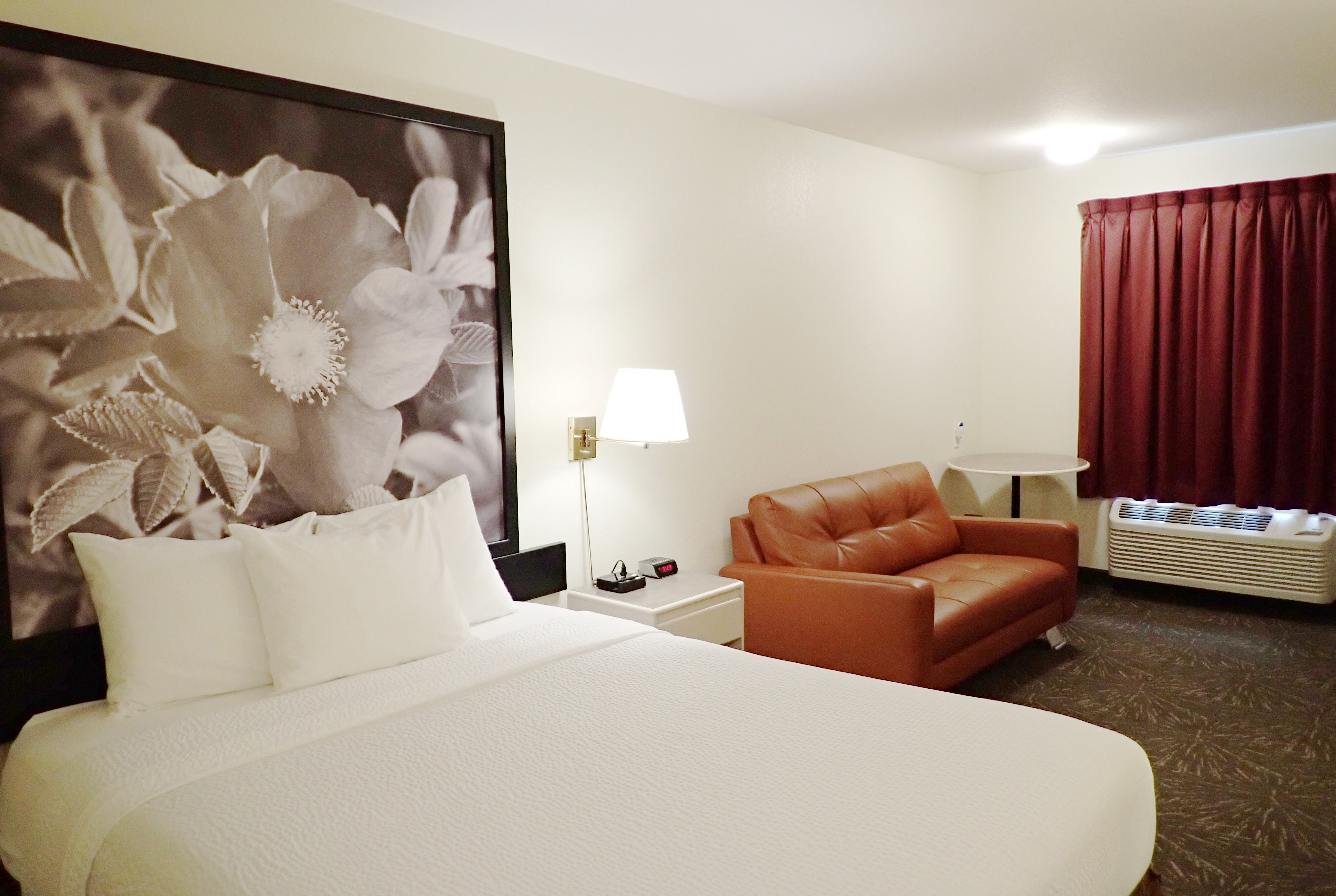 Guest room at the Days Inn by Wyndham Taber in Taber, Alberta