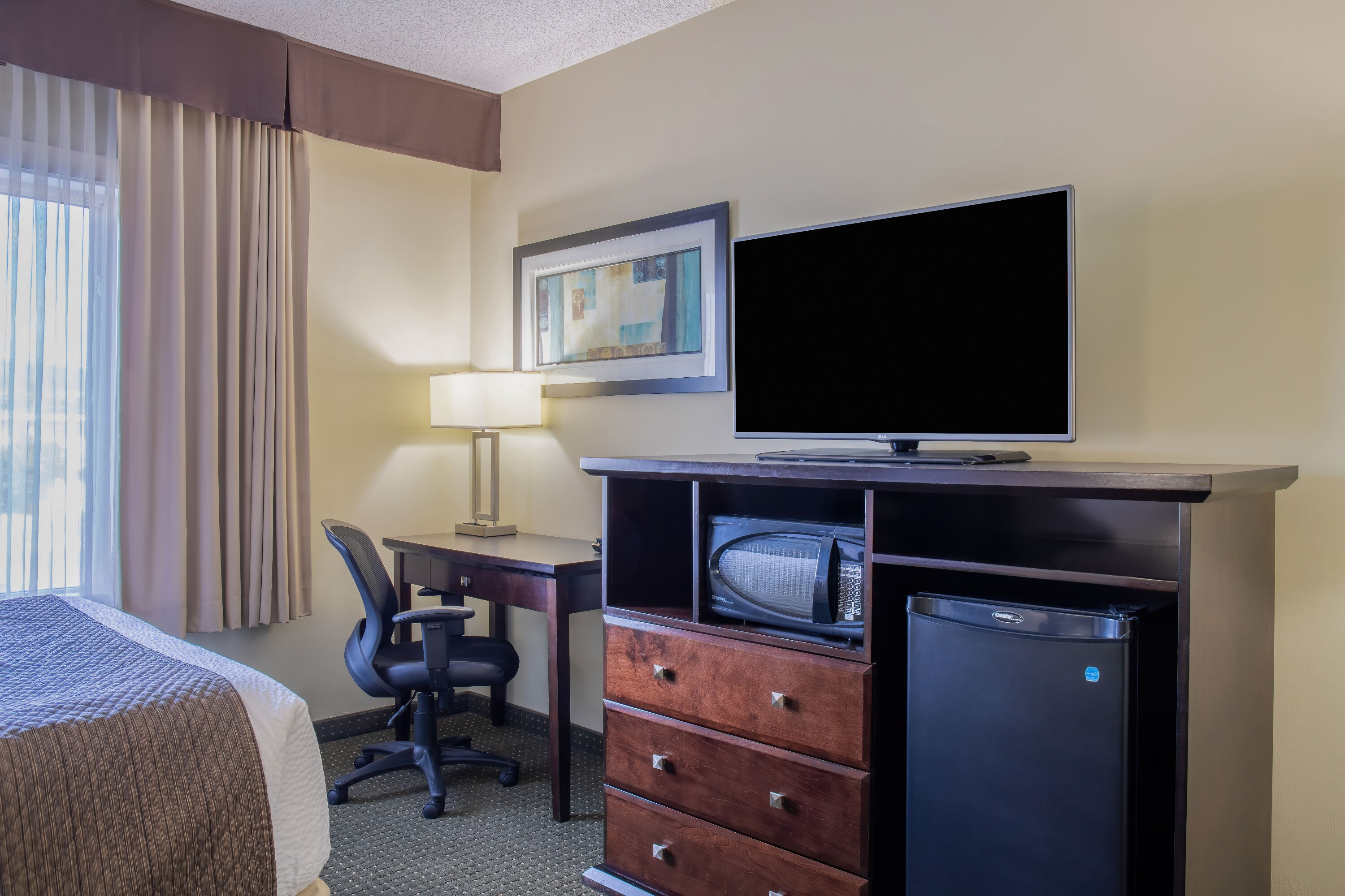 Queen bed guest room at the Days Inn by Wyndham Cranbrook Conference Centre in Cranbrook, British Columbia