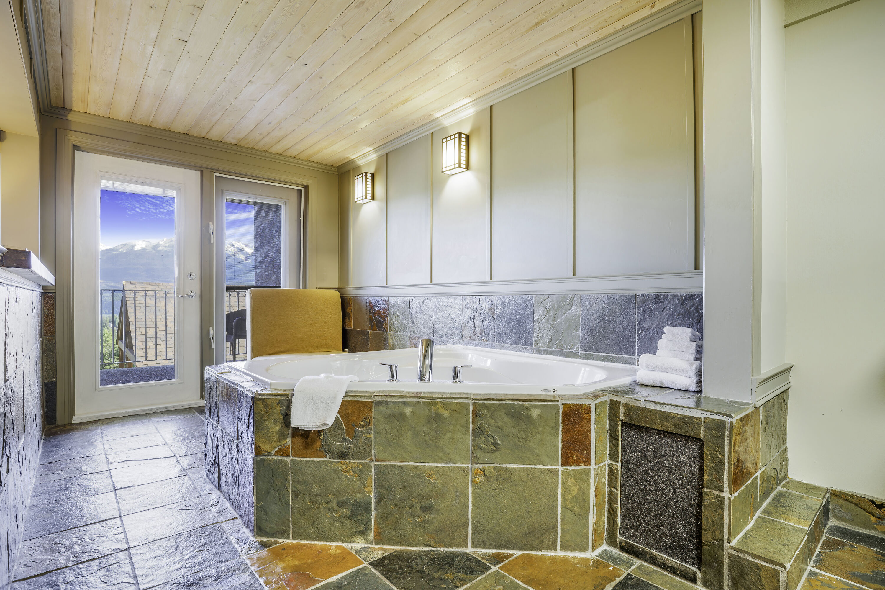 Guest room bath at the Days Inn by Wyndham Golden in Golden, British Columbia