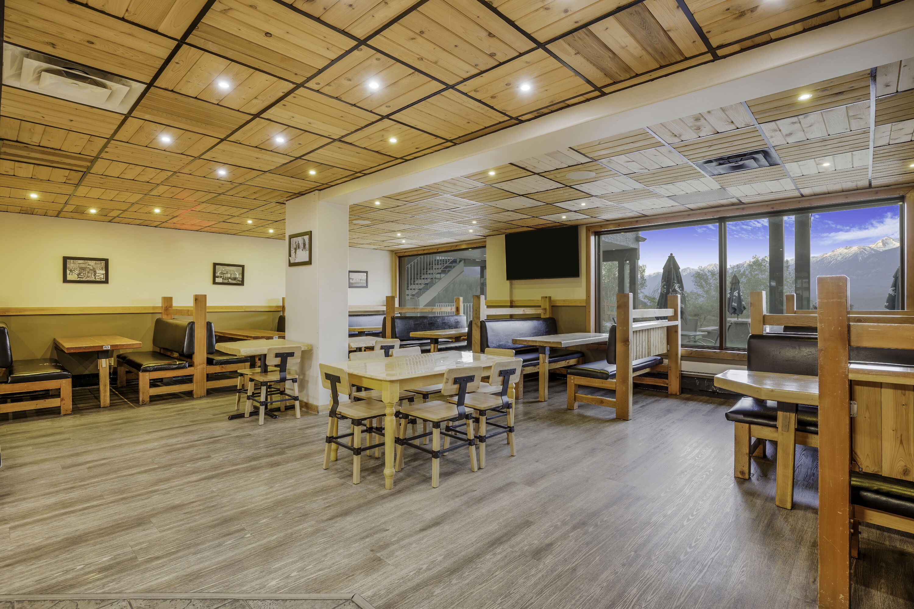 Days Inn by Wyndham Golden restaurant breakfast area with seating in Golden, British Columbia