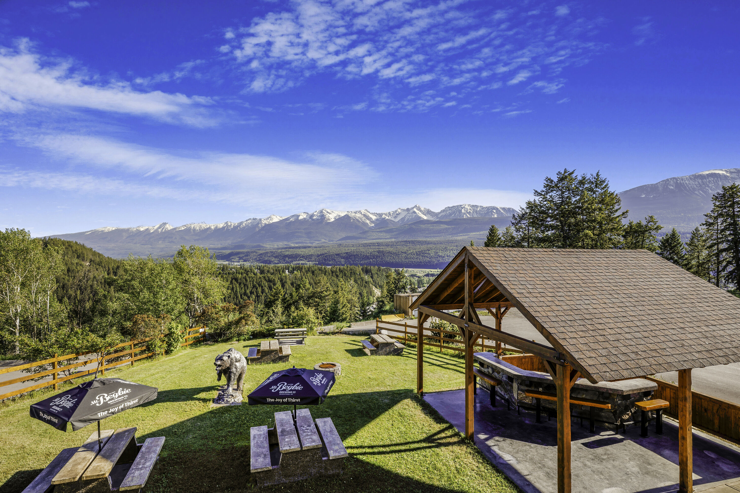 Courtyard at Days Inn by Wyndham Golden in Golden, British Columbia