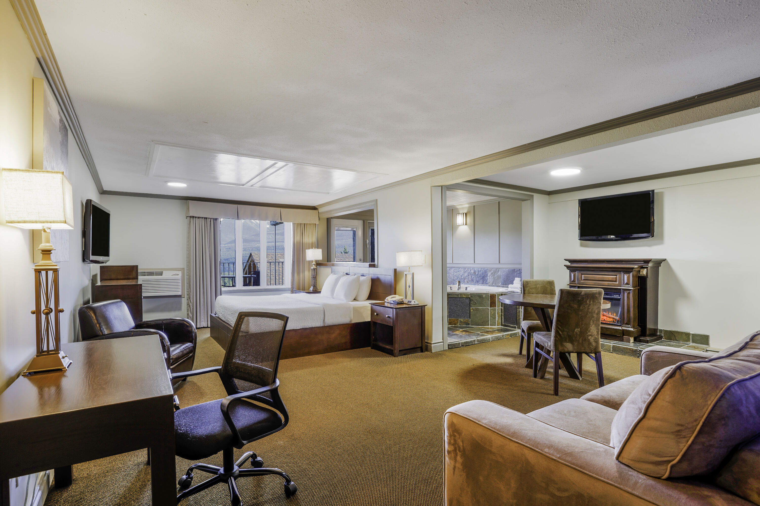 King bed guest room at the Days Inn by Wyndham Golden in Golden, British Columbia