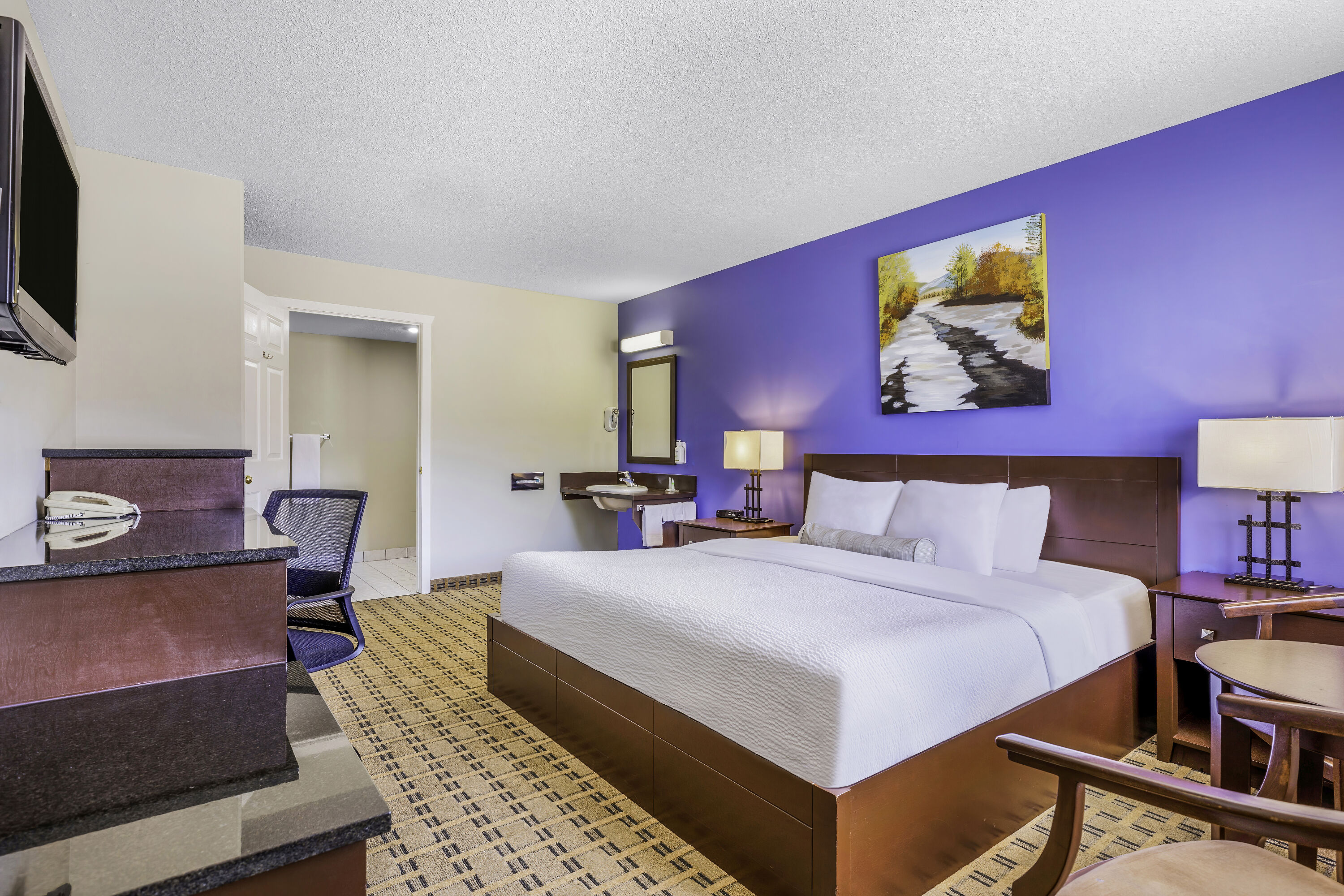 King bed guest room at the Days Inn by Wyndham Golden in Golden, British Columbia