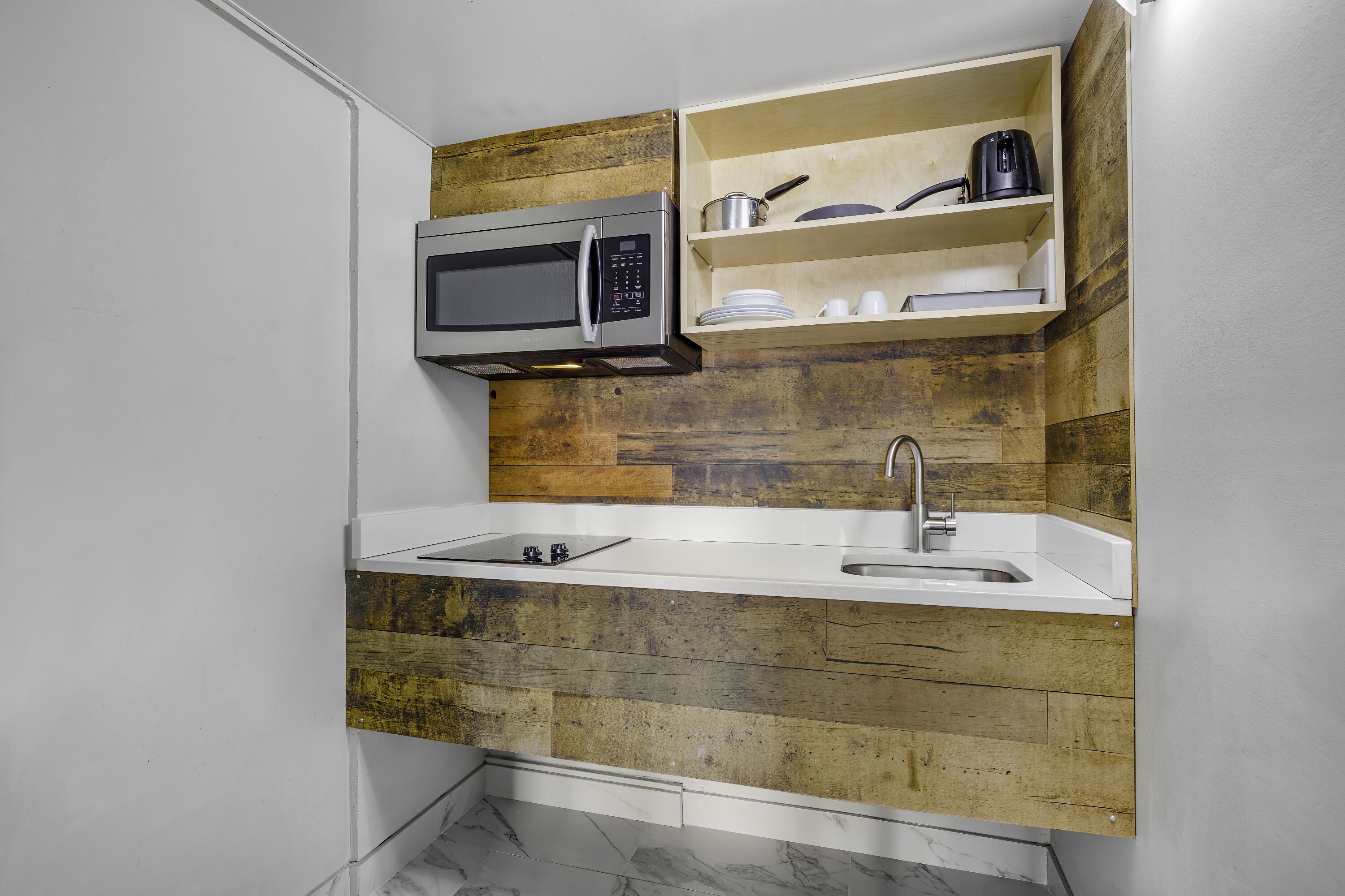 Queen bed guest room at the Days Inn by Wyndham Golden in Golden, British Columbia