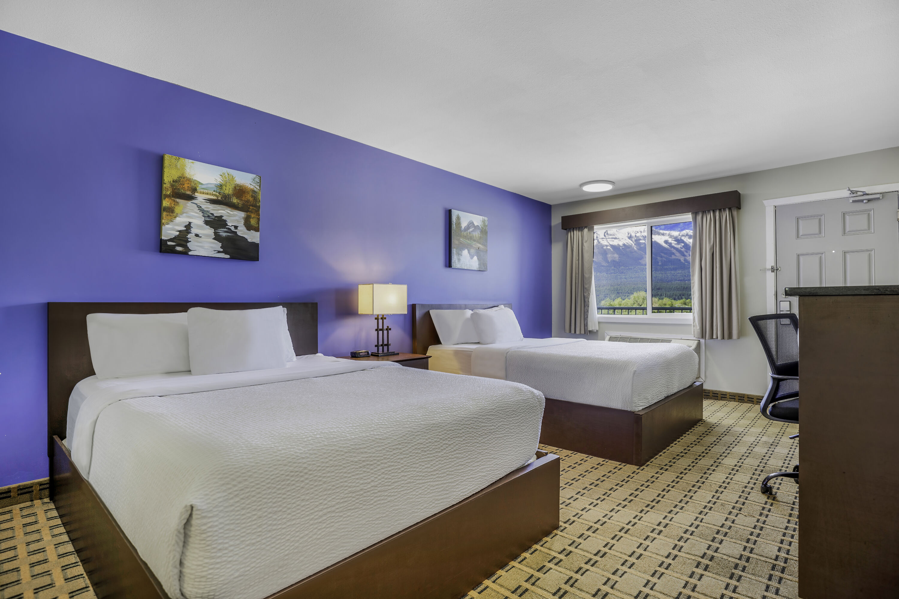 Days Inn by Wyndham Golden suite in Golden, British Columbia