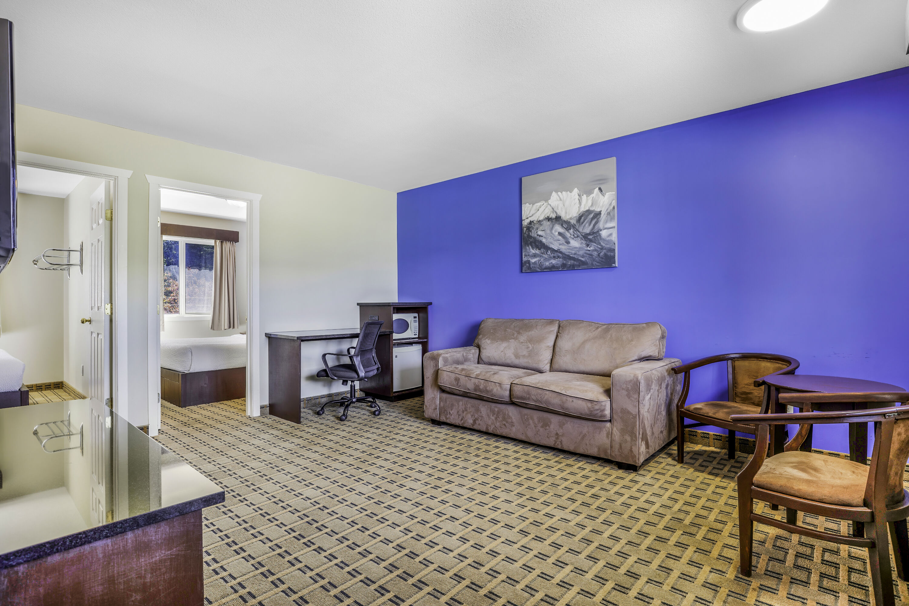 Days Inn by Wyndham Golden suite in Golden, British Columbia