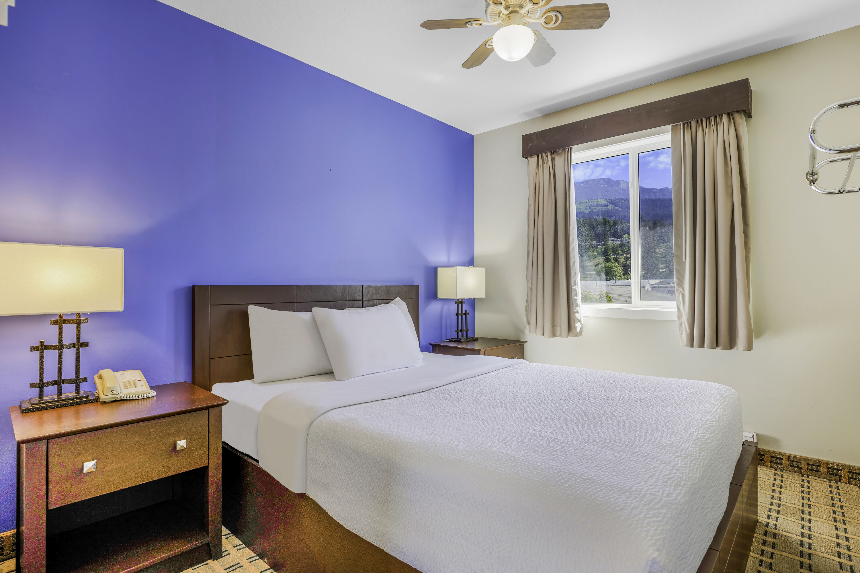 Days Inn by Wyndham Golden suite in Golden, British Columbia