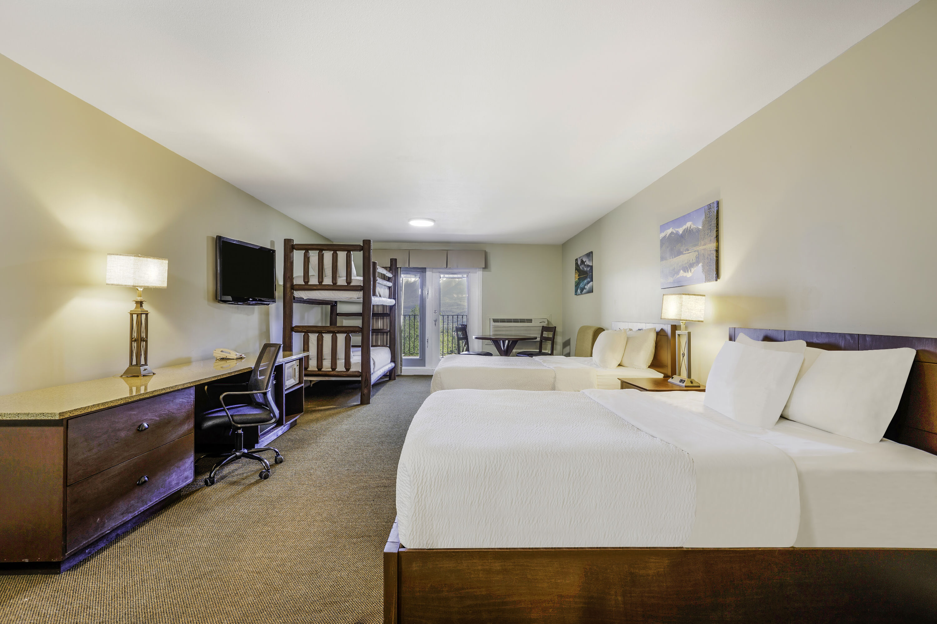 Days Inn by Wyndham Golden suite in Golden, British Columbia