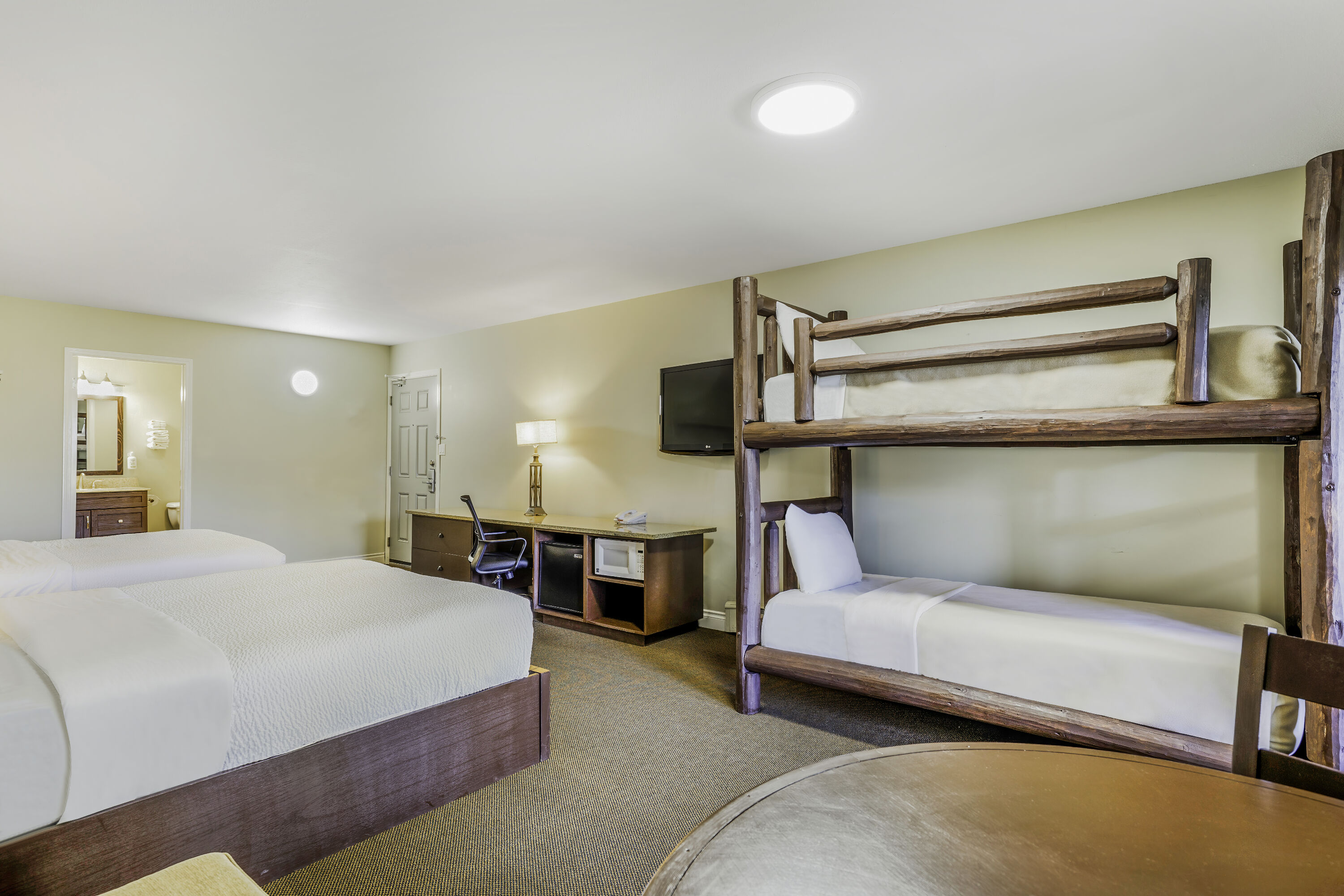 Days Inn by Wyndham Golden suite in Golden, British Columbia