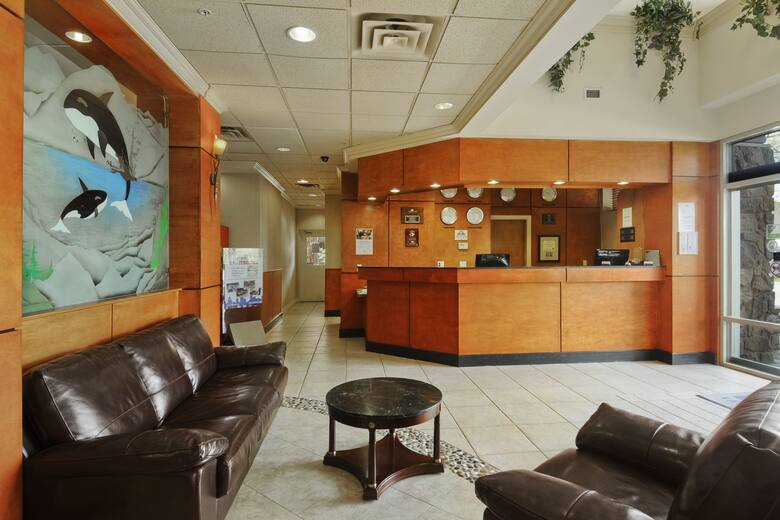 Days Inn - Vancouver Airport hotel lobby in Richmond, British Columbia