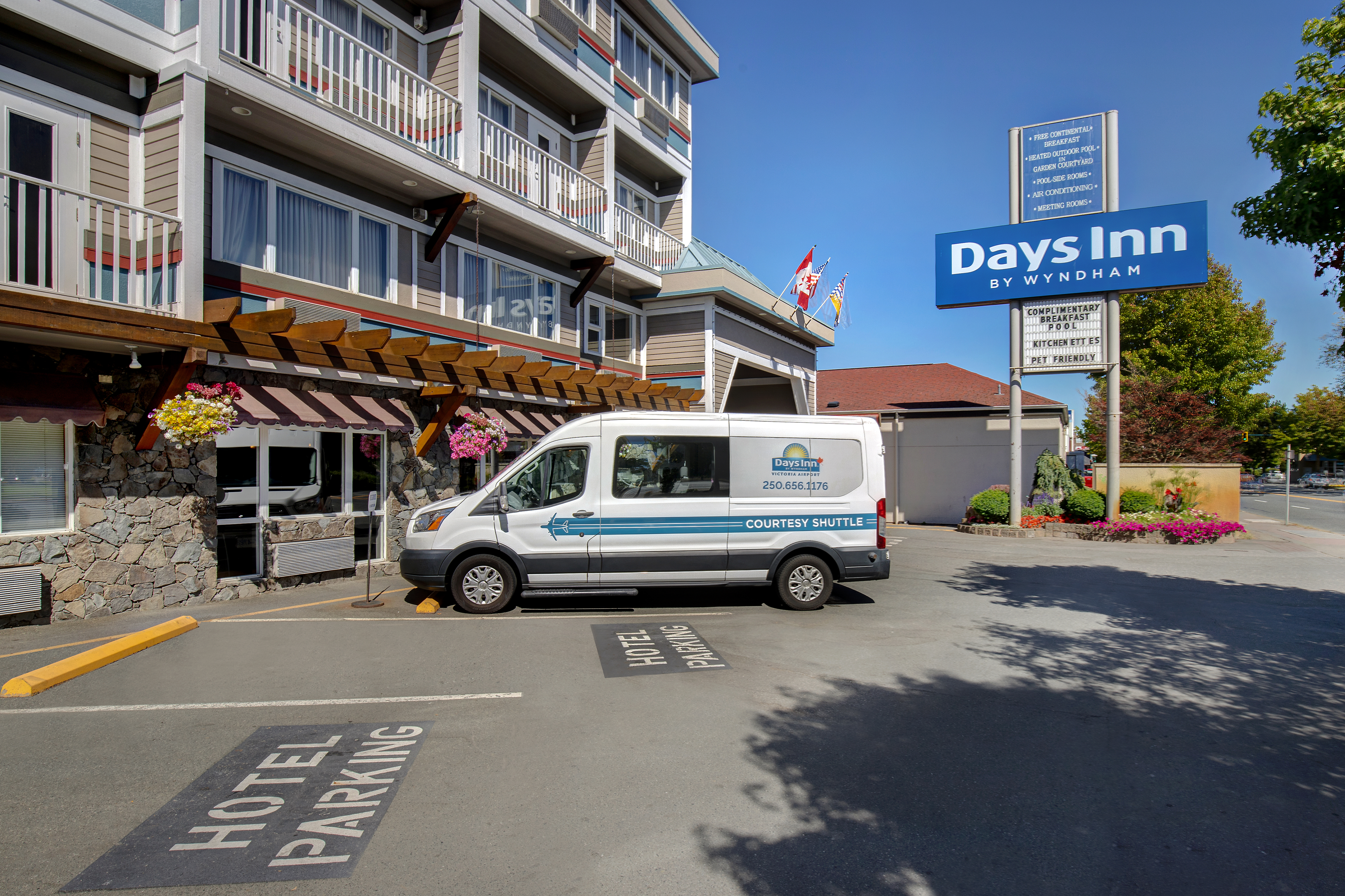 Exterior of Days Inn by Wyndham Victoria Airport Sidney hotel in Sidney, British Columbia