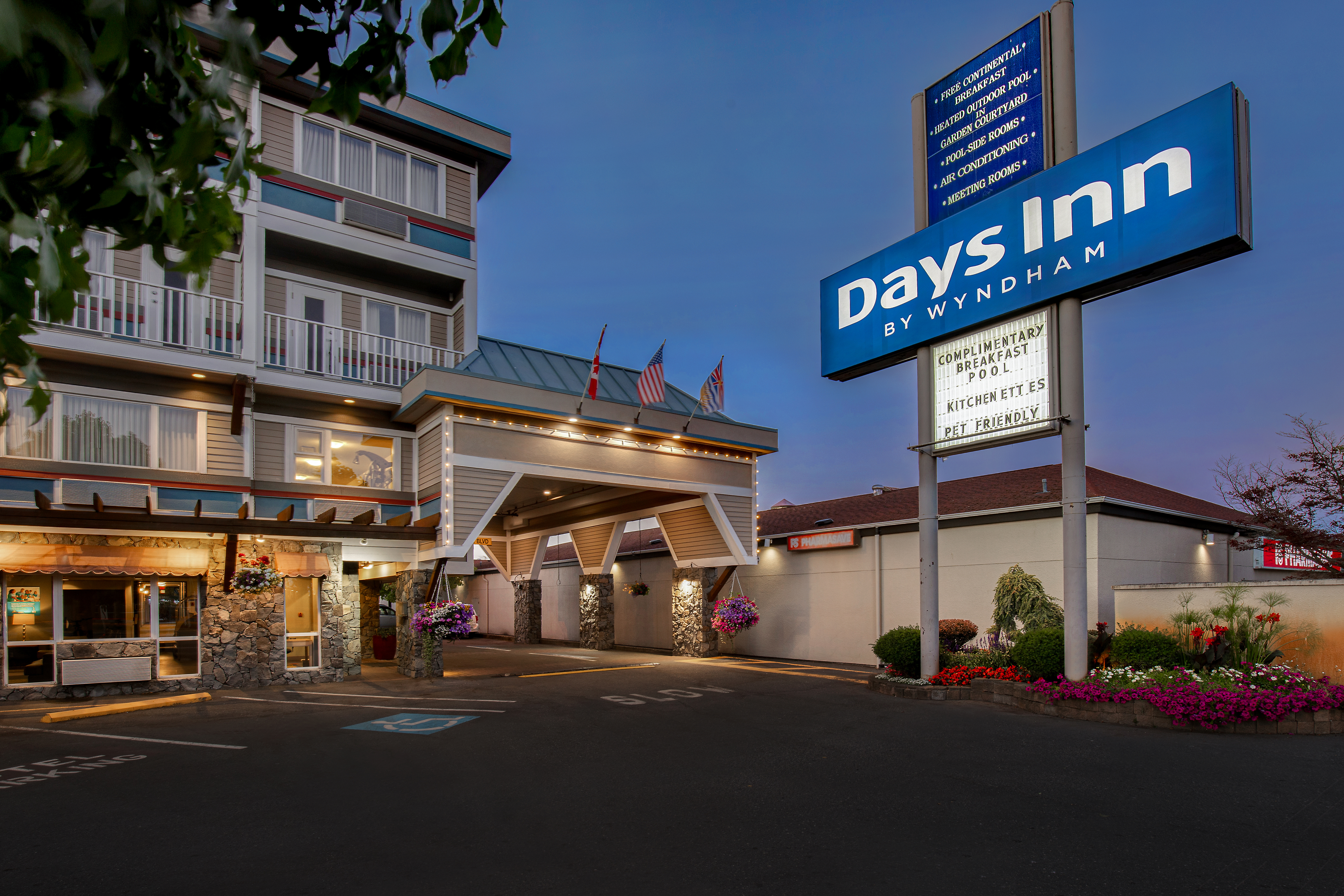 Exterior of Days Inn by Wyndham Victoria Airport Sidney hotel in Sidney, British Columbia