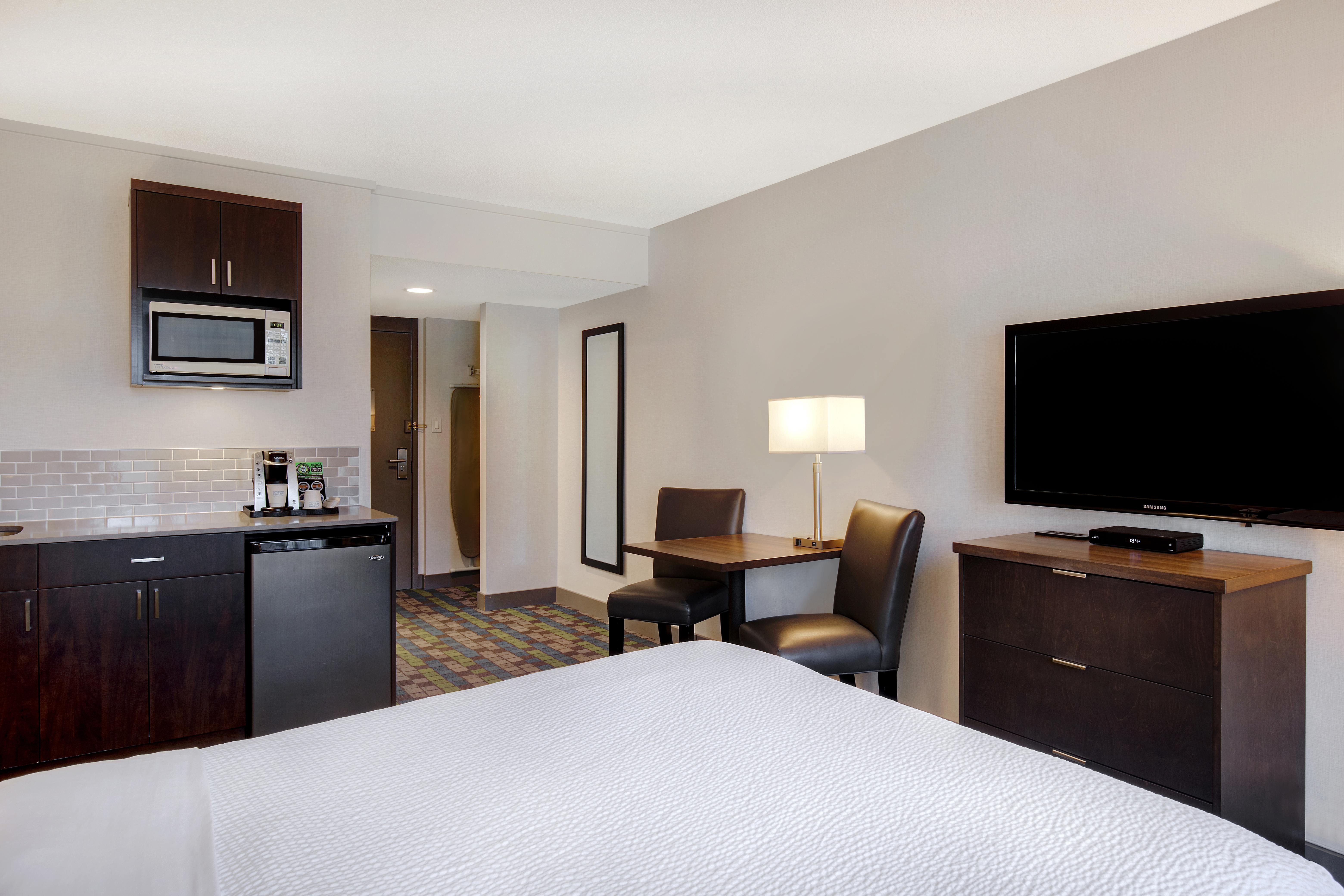 Guest room at the Days Inn by Wyndham Victoria Airport Sidney in Sidney, British Columbia