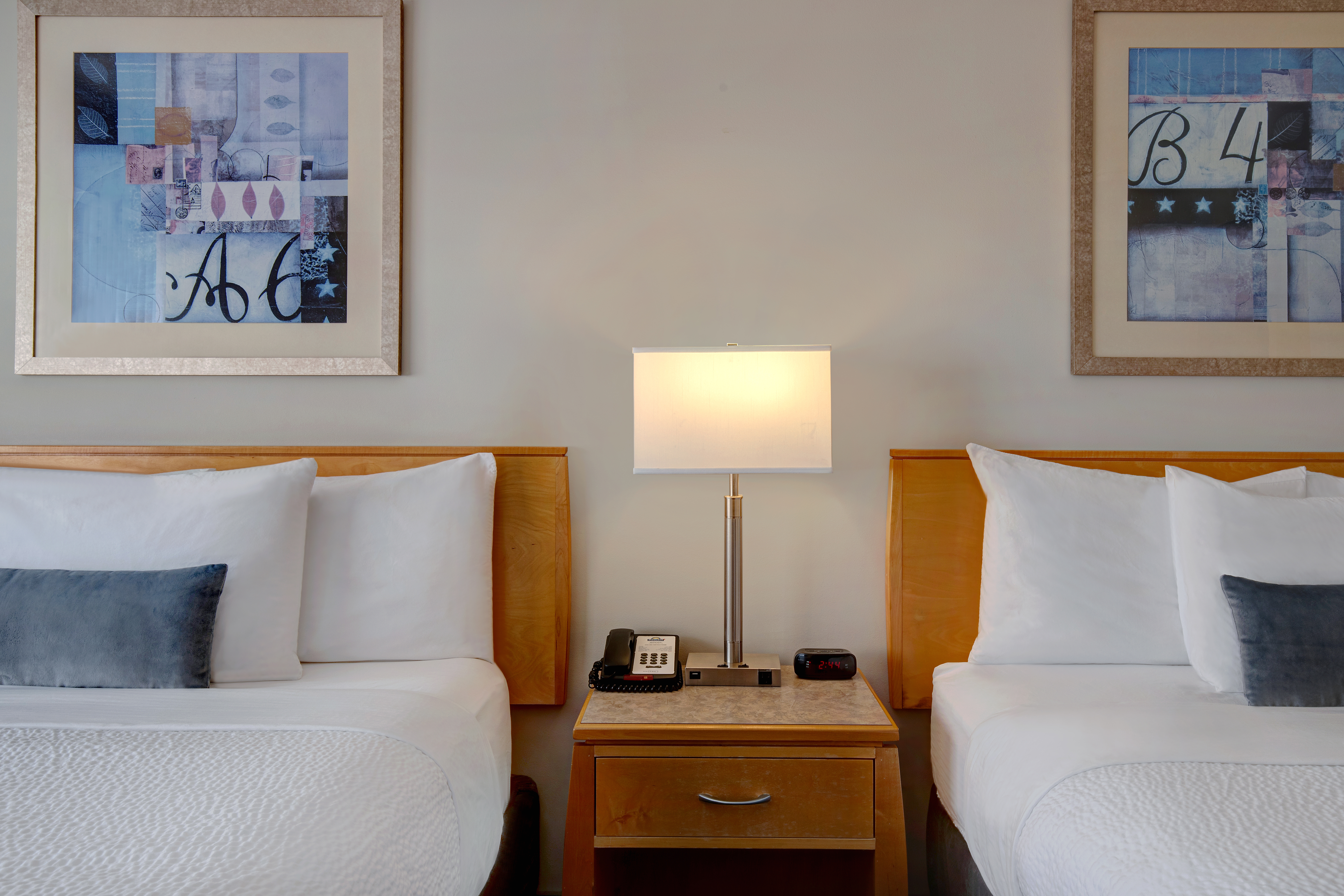 Days Inn by Wyndham Victoria Airport Sidney suite in Sidney, British Columbia