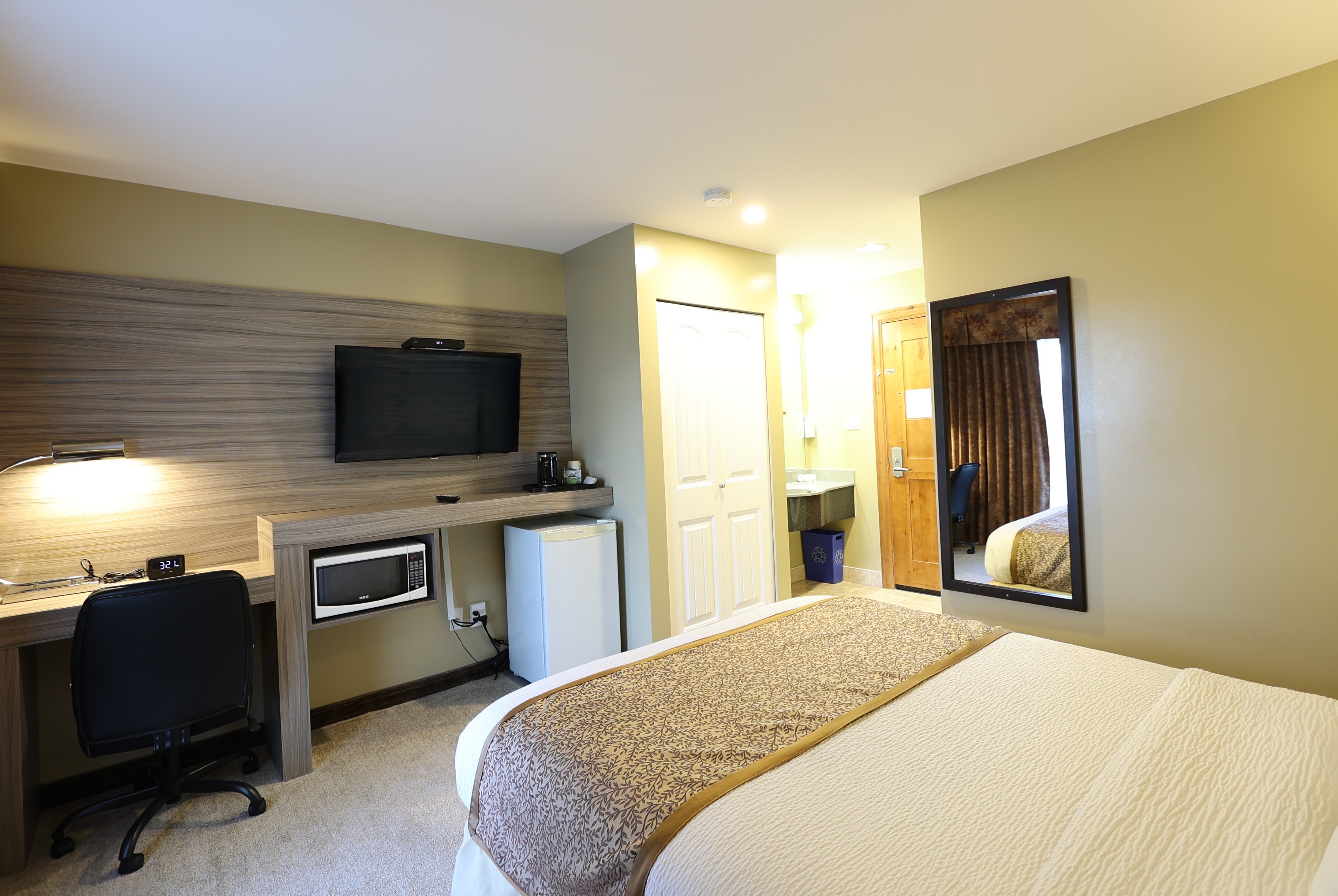 Guest room at the Days Inn by Wyndham Surrey in Surrey, British Columbia
