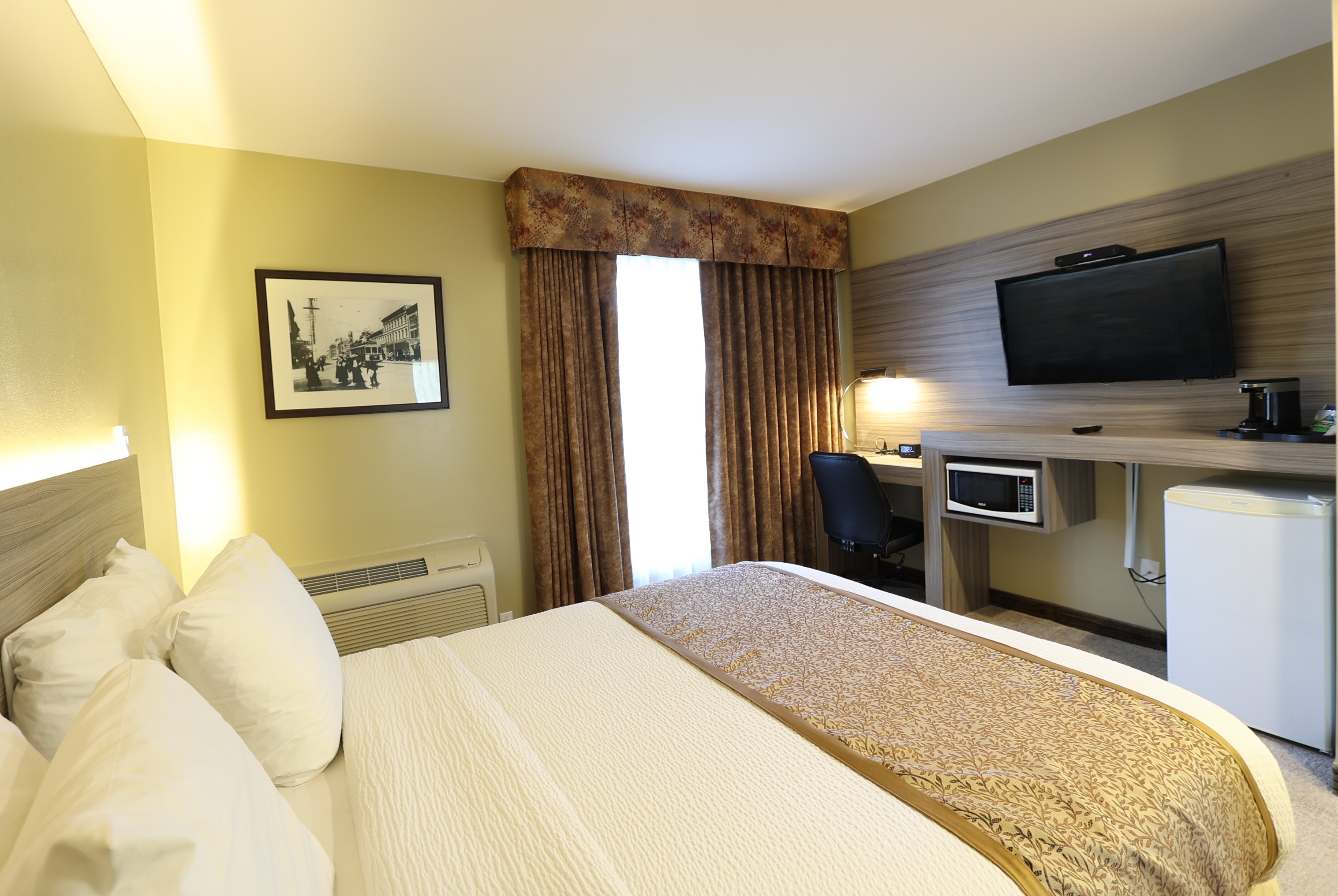Guest room at the Days Inn by Wyndham Surrey in Surrey, British Columbia