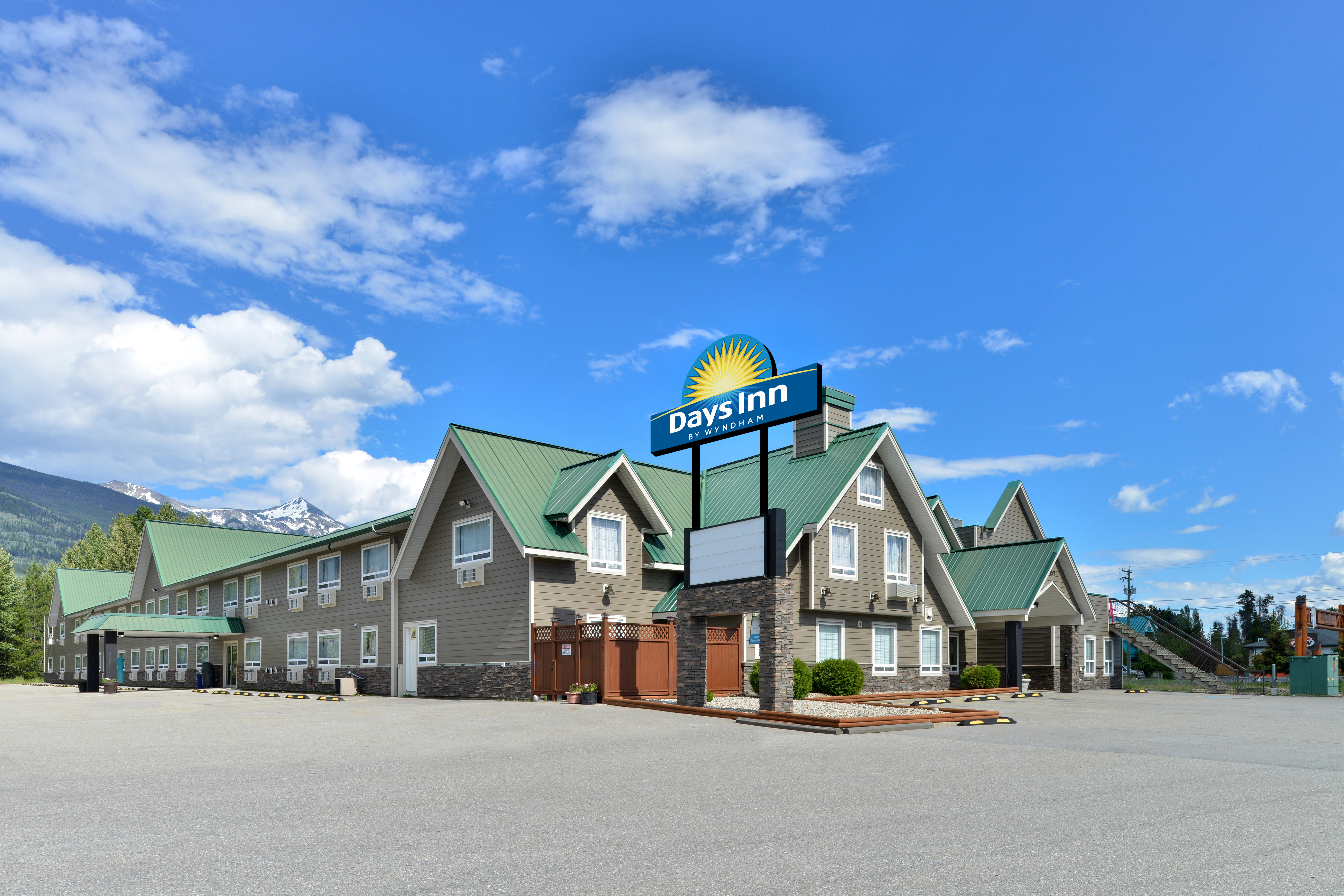 Exterior of Days Inn by Wyndham Valemount hotel in Valemount, British Columbia