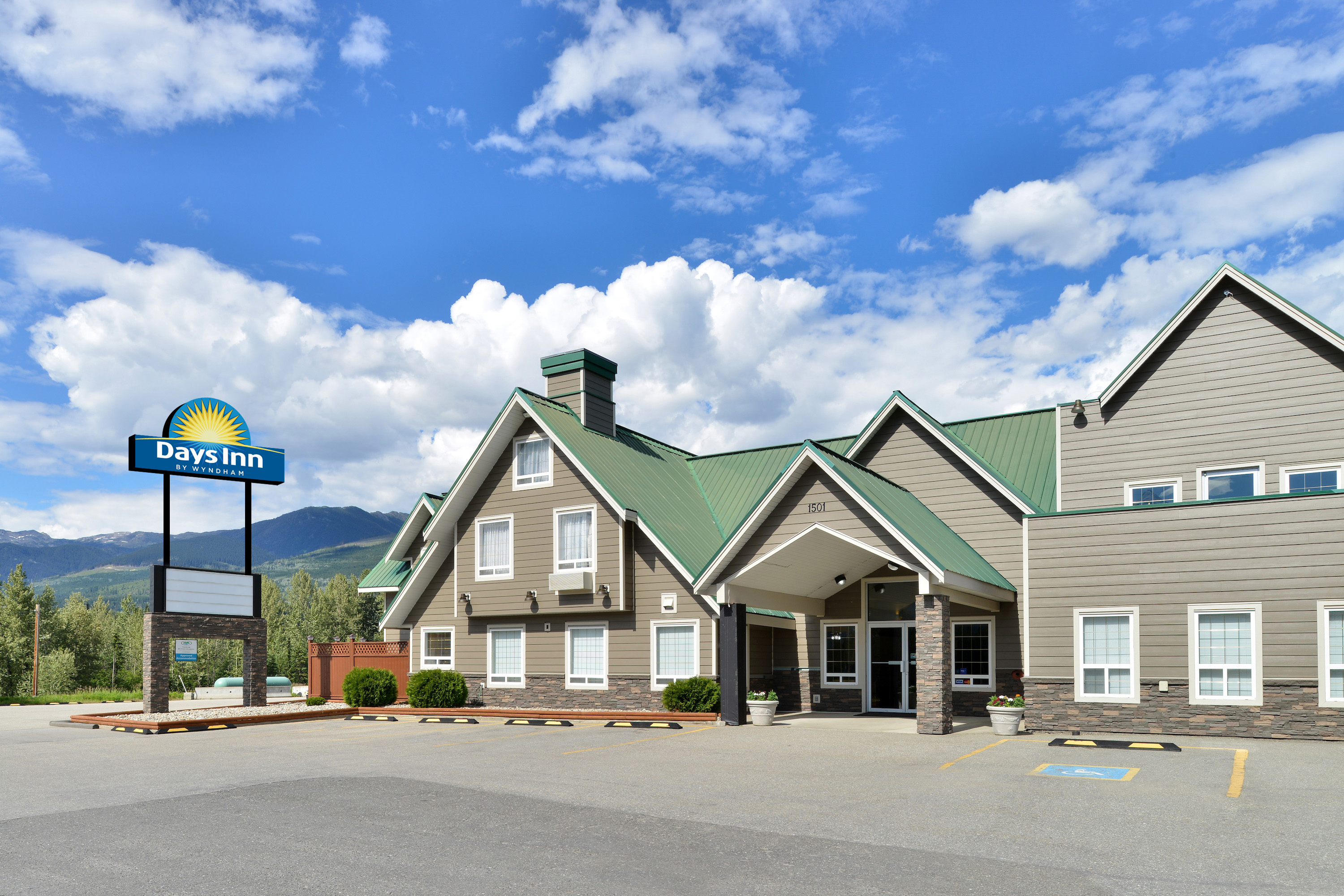 Exterior of Days Inn by Wyndham Valemount hotel in Valemount, British Columbia