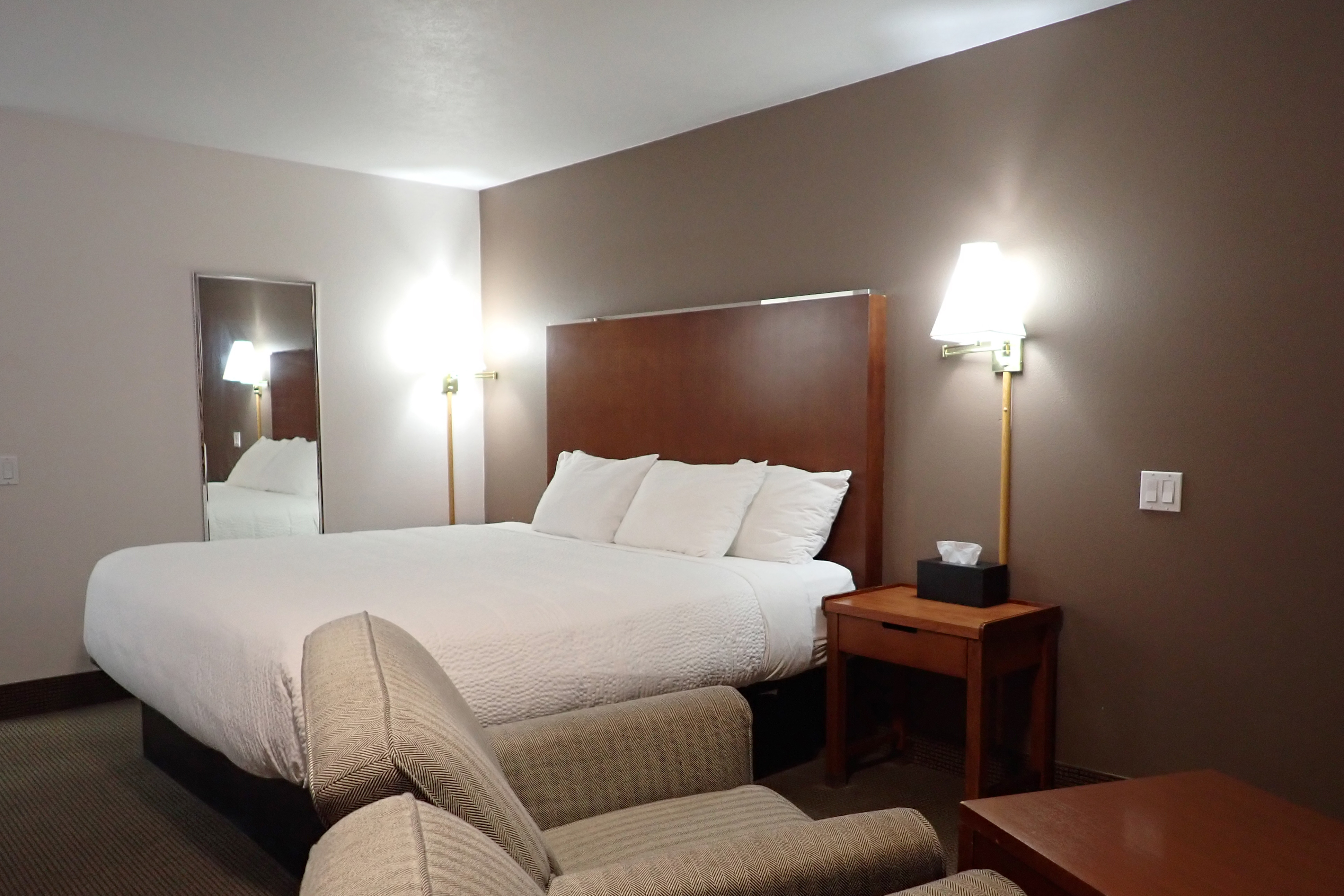 Guest room at the Days Inn by Wyndham Valemount in Valemount, British Columbia