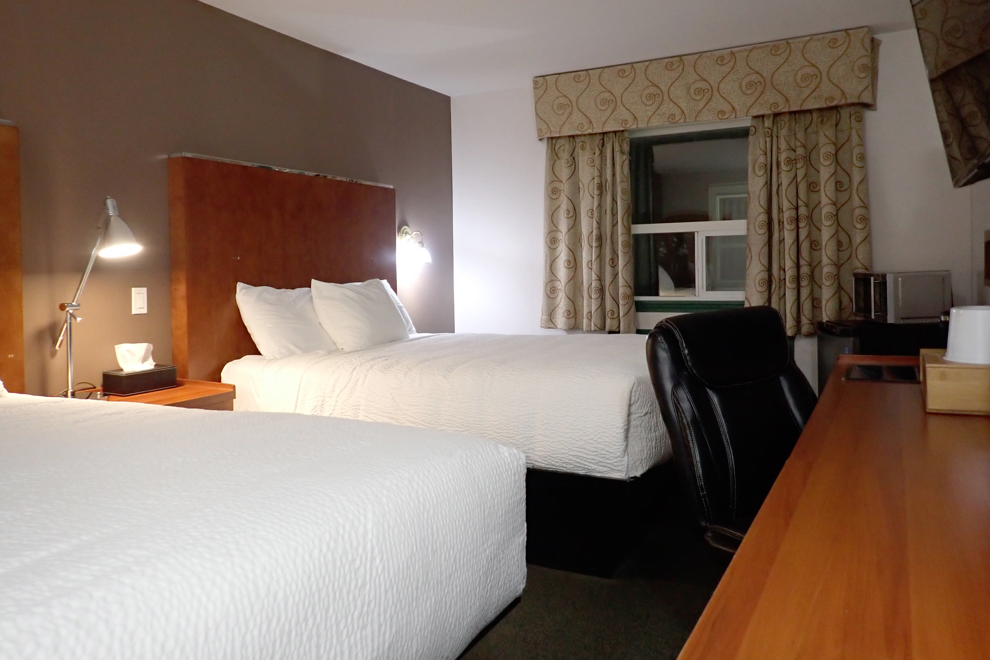 Guest room at the Days Inn by Wyndham Valemount in Valemount, British Columbia
