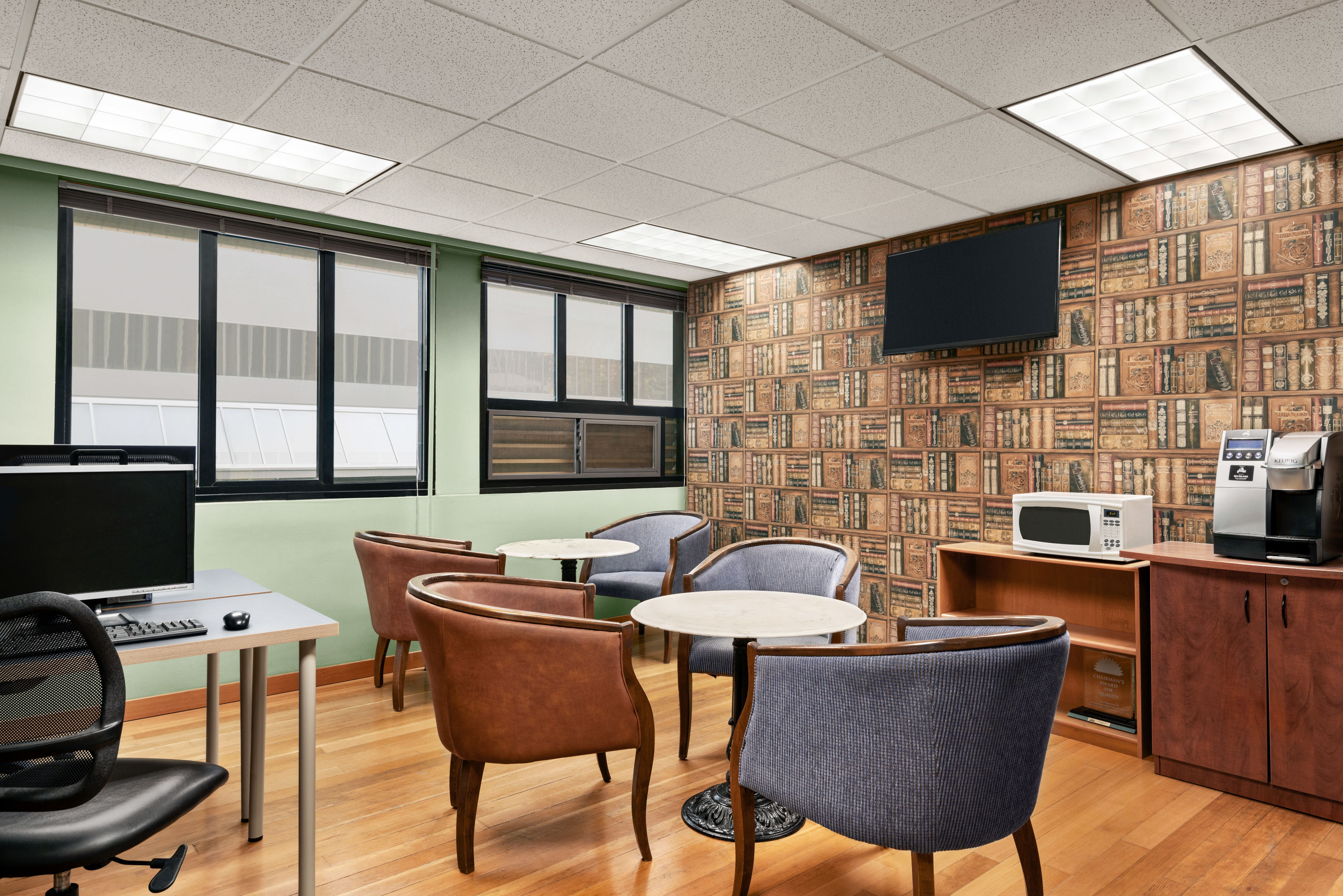 Days Inn by Wyndham Vancouver Downtown business center in Vancouver, British Columbia