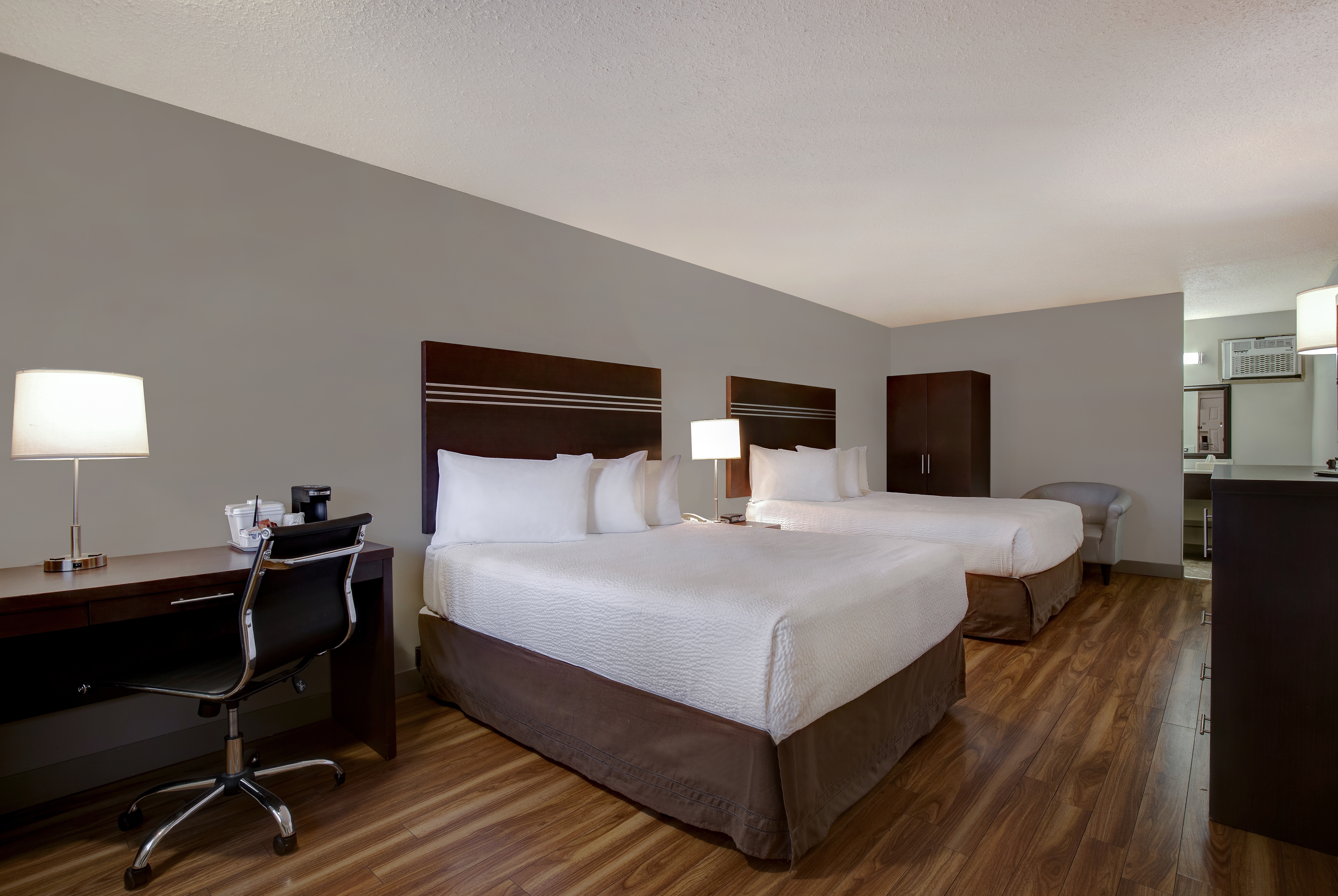 Queen bed guest room at the Days Inn by Wyndham Vernon in Vernon, British Columbia