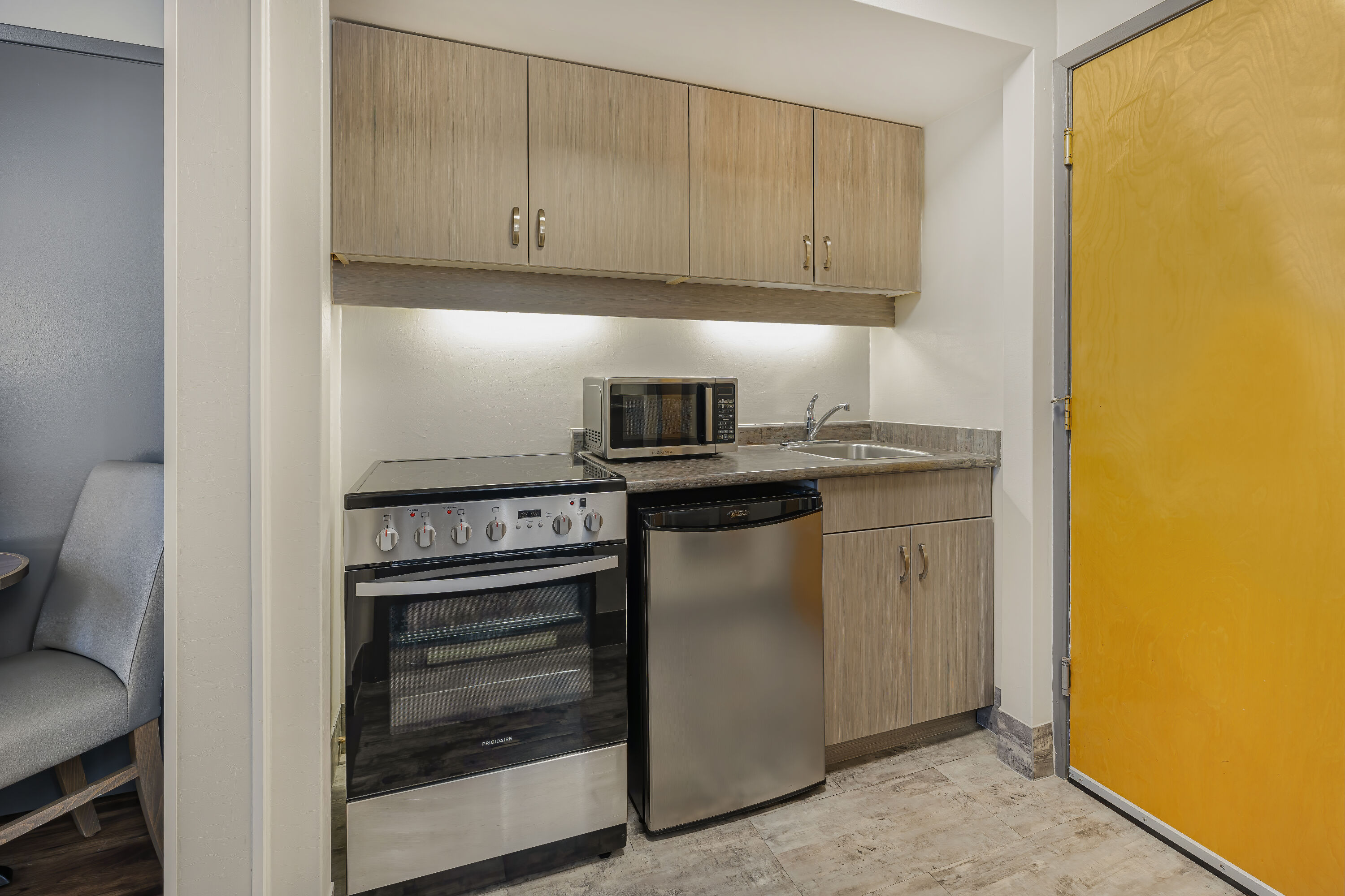 Days Inn by Wyndham Victoria On The Harbour suite kitchen in Victoria, British Columbia