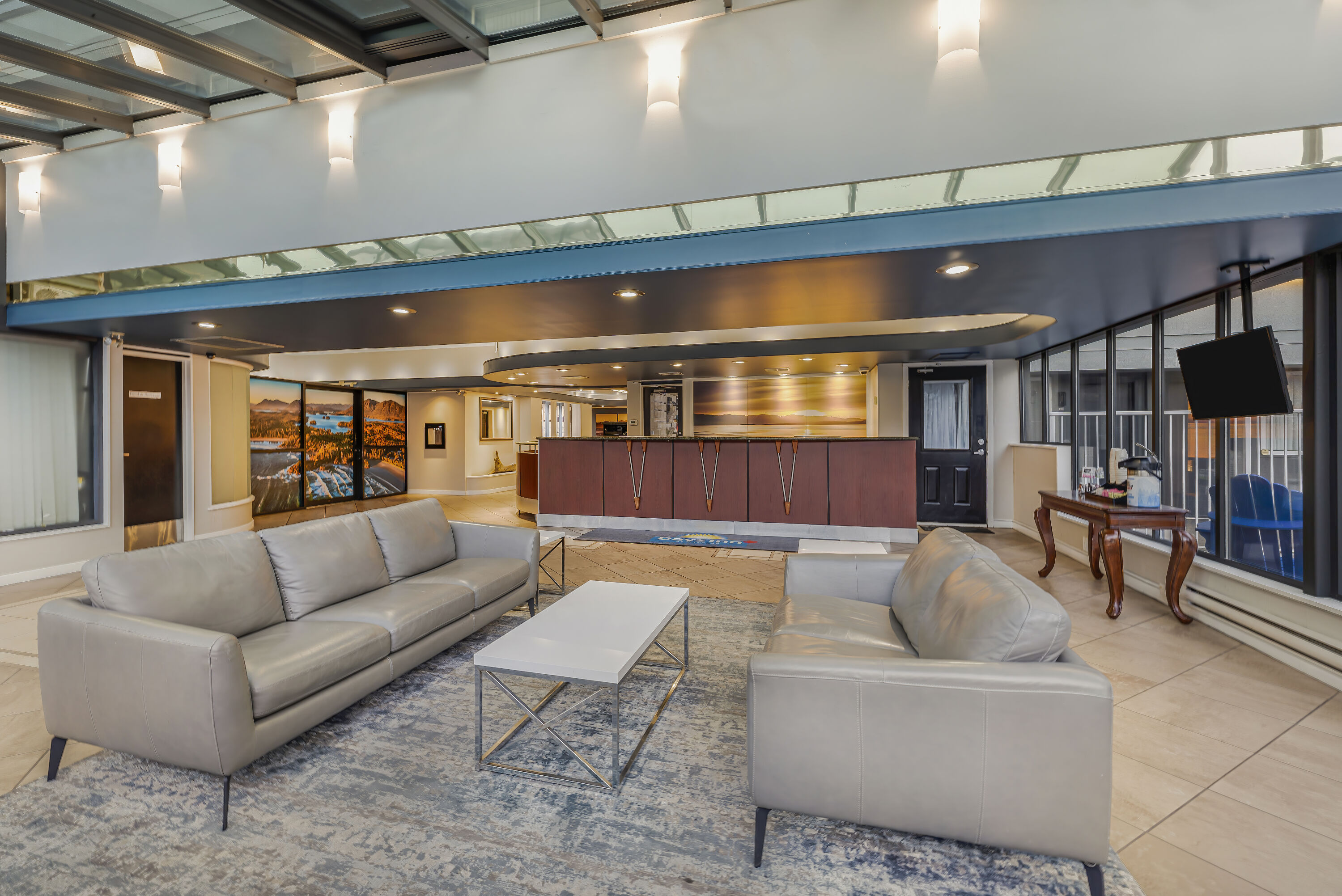 Days Inn by Wyndham Victoria On The Harbour reception in Victoria, British Columbia