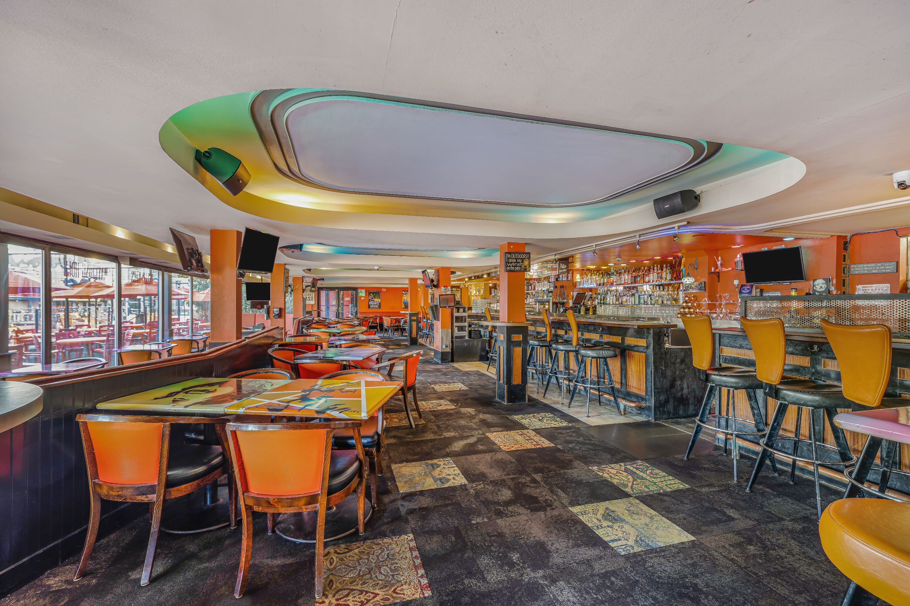 Days Inn by Wyndham Victoria On The Harbour restaurant bar in Victoria, British Columbia