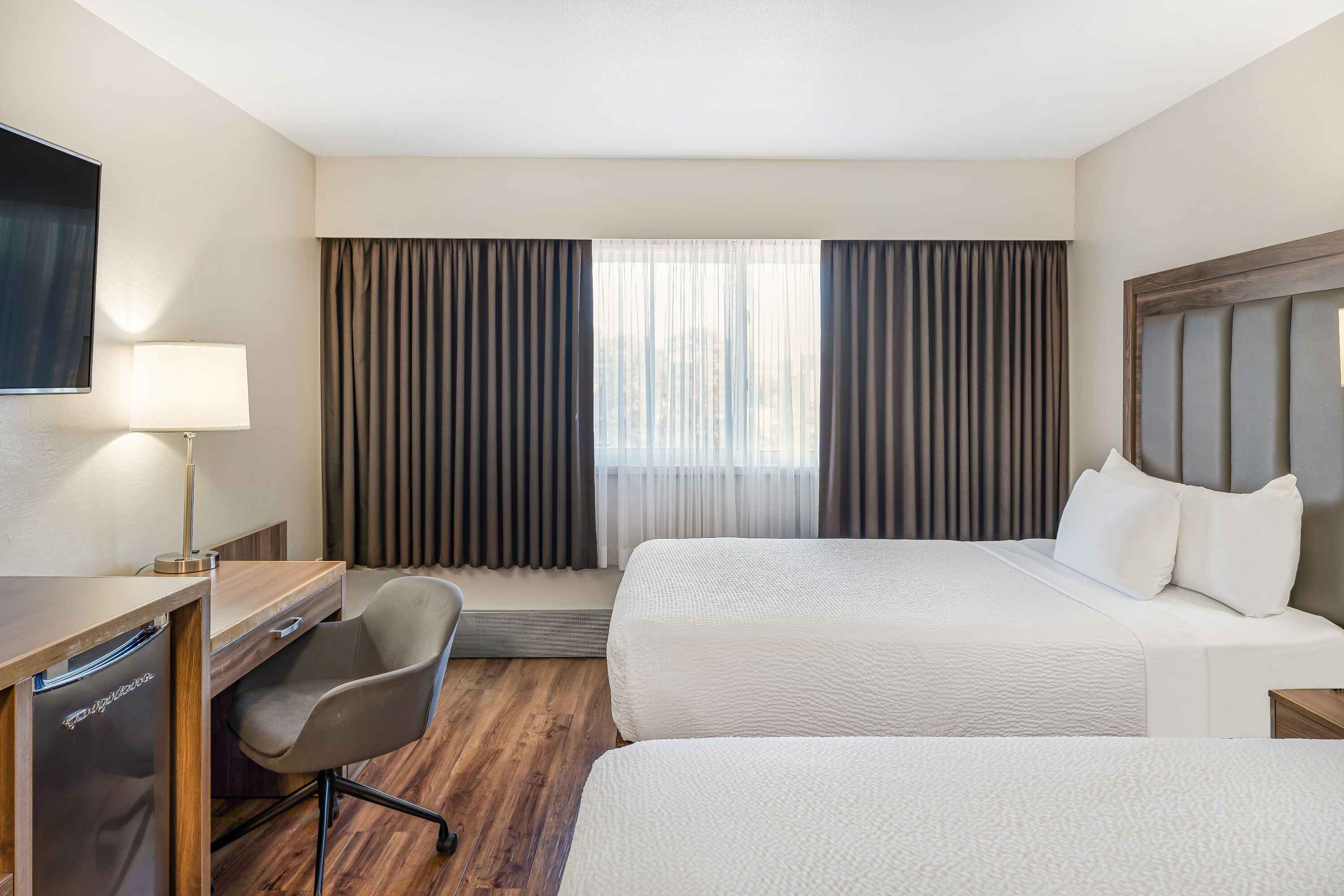 Double bed guest room at the Days Inn by Wyndham Victoria On The Harbour in Victoria, British Columbia