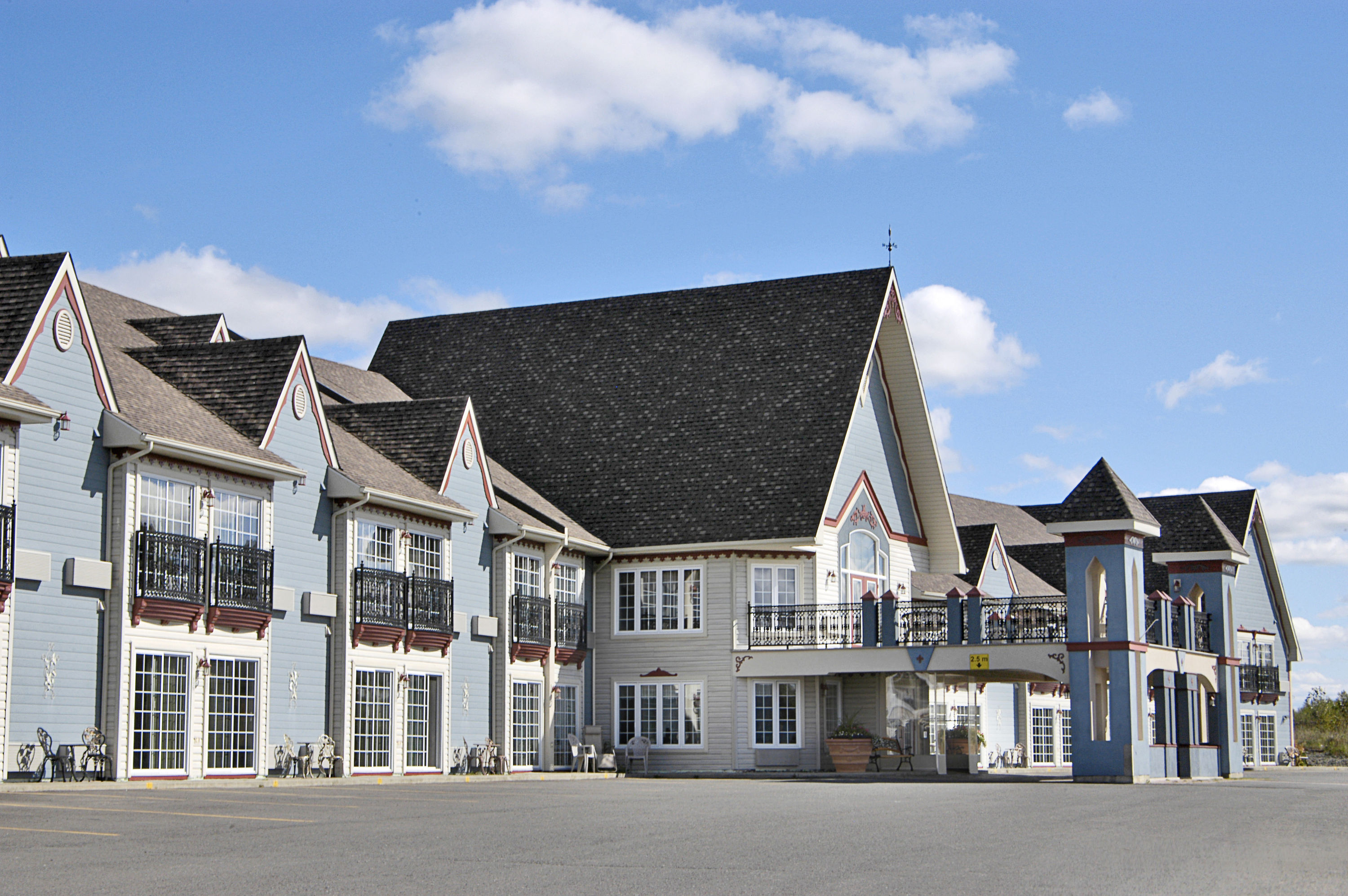 Exterior of Days Inn by Wyndham Edmundston hotel in Edmundston, New Brunswick