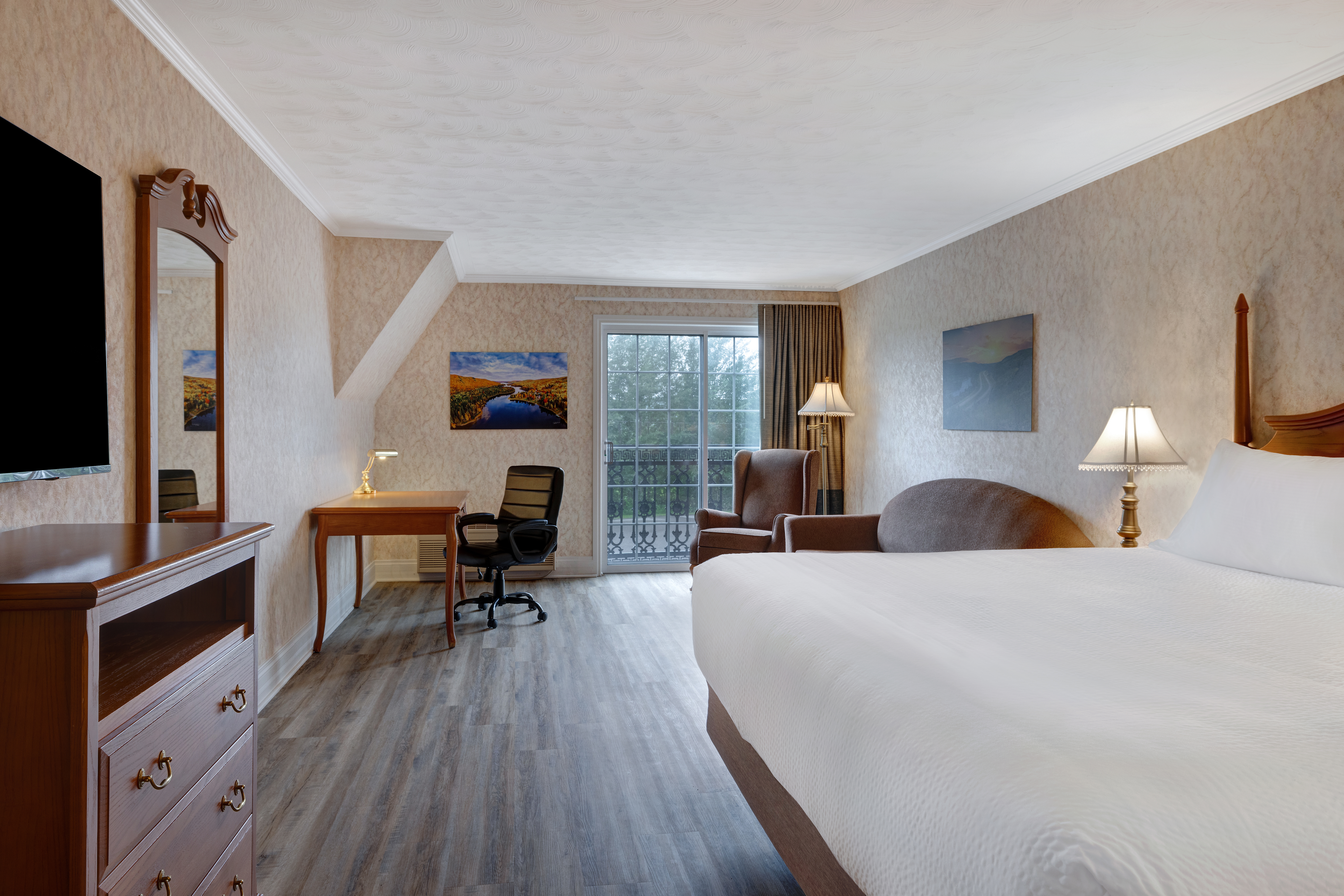 Guest room at the Days Inn by Wyndham Edmundston in Edmundston, New Brunswick