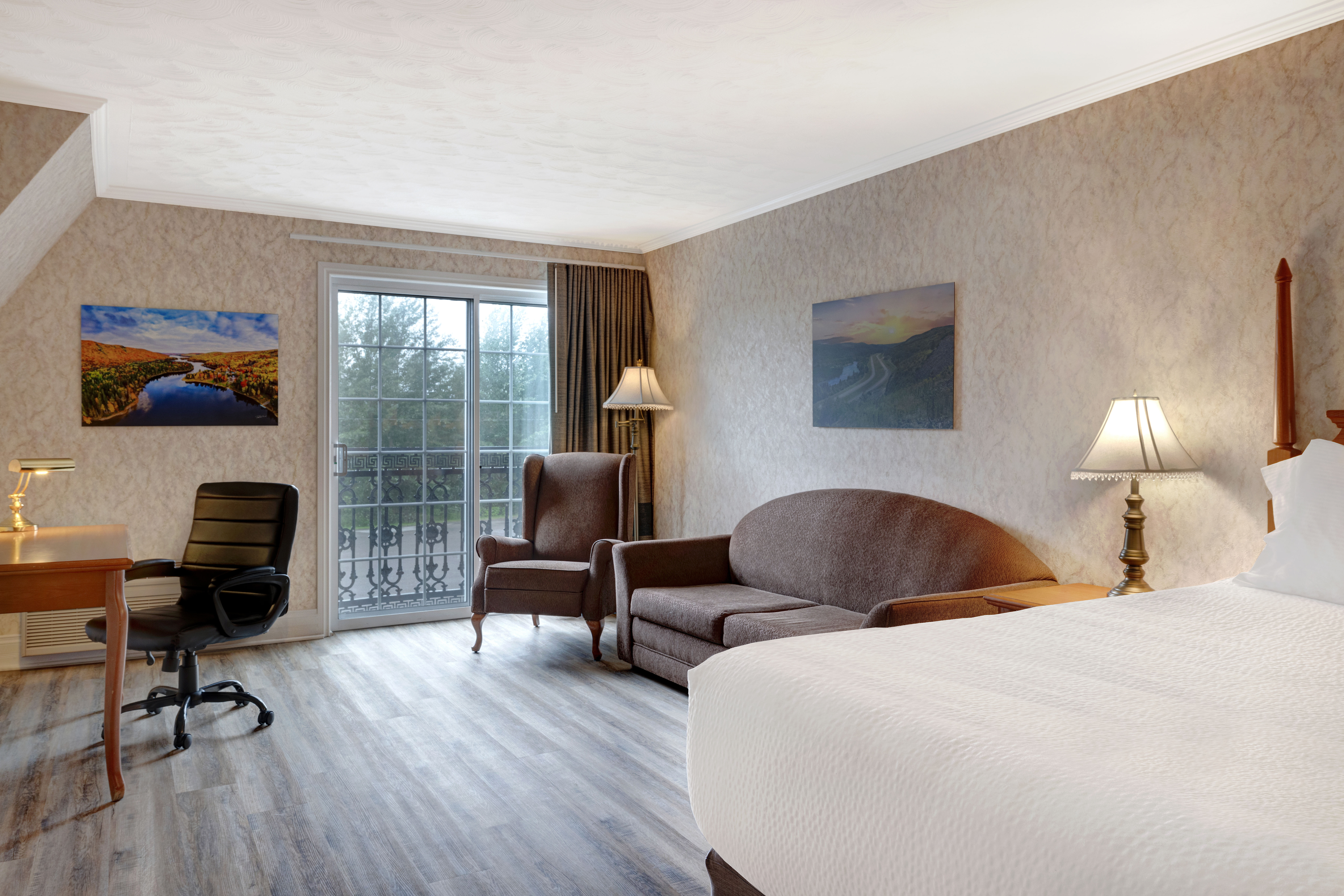 Guest room at the Days Inn by Wyndham Edmundston in Edmundston, New Brunswick