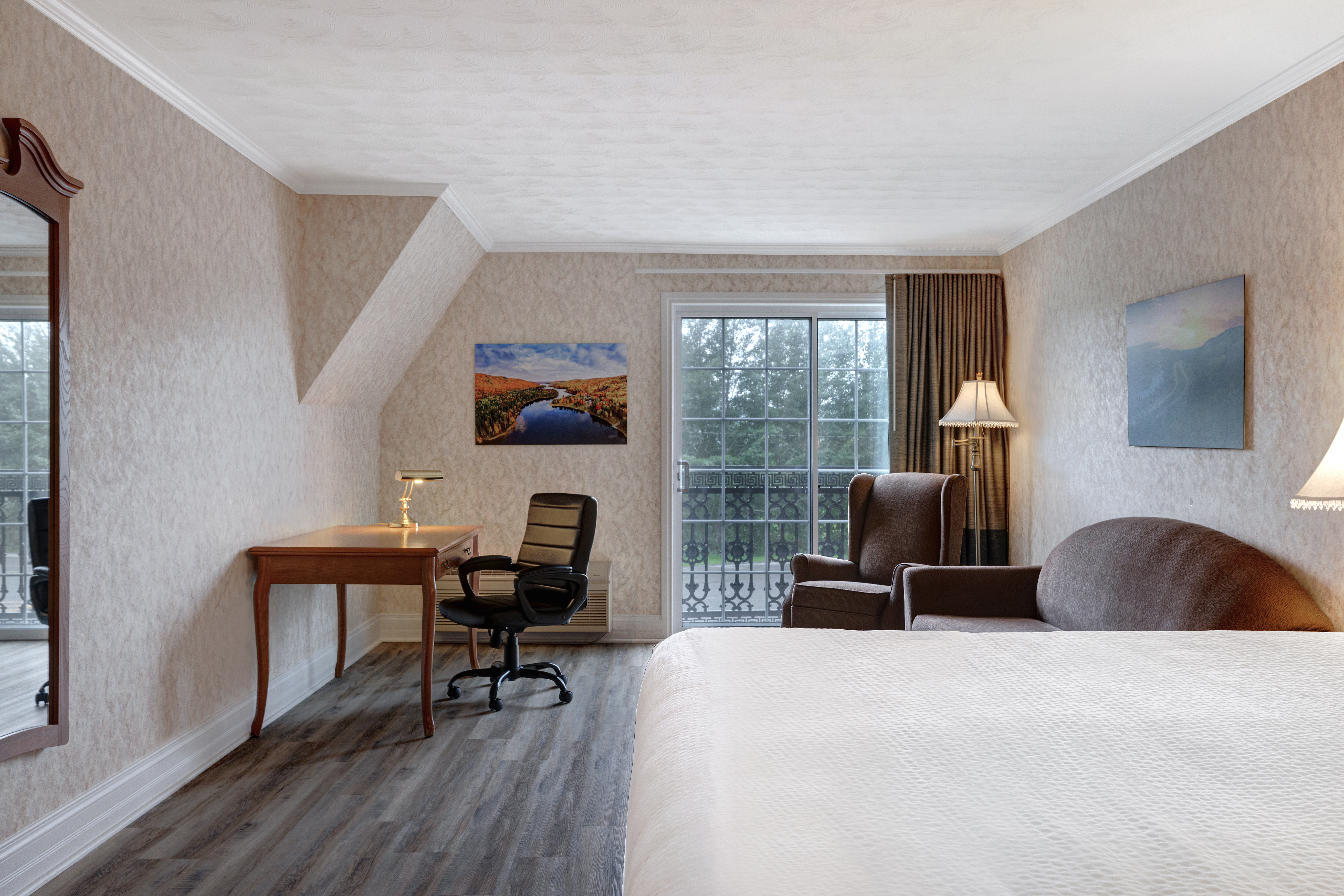 Guest room at the Days Inn by Wyndham Edmundston in Edmundston, New Brunswick