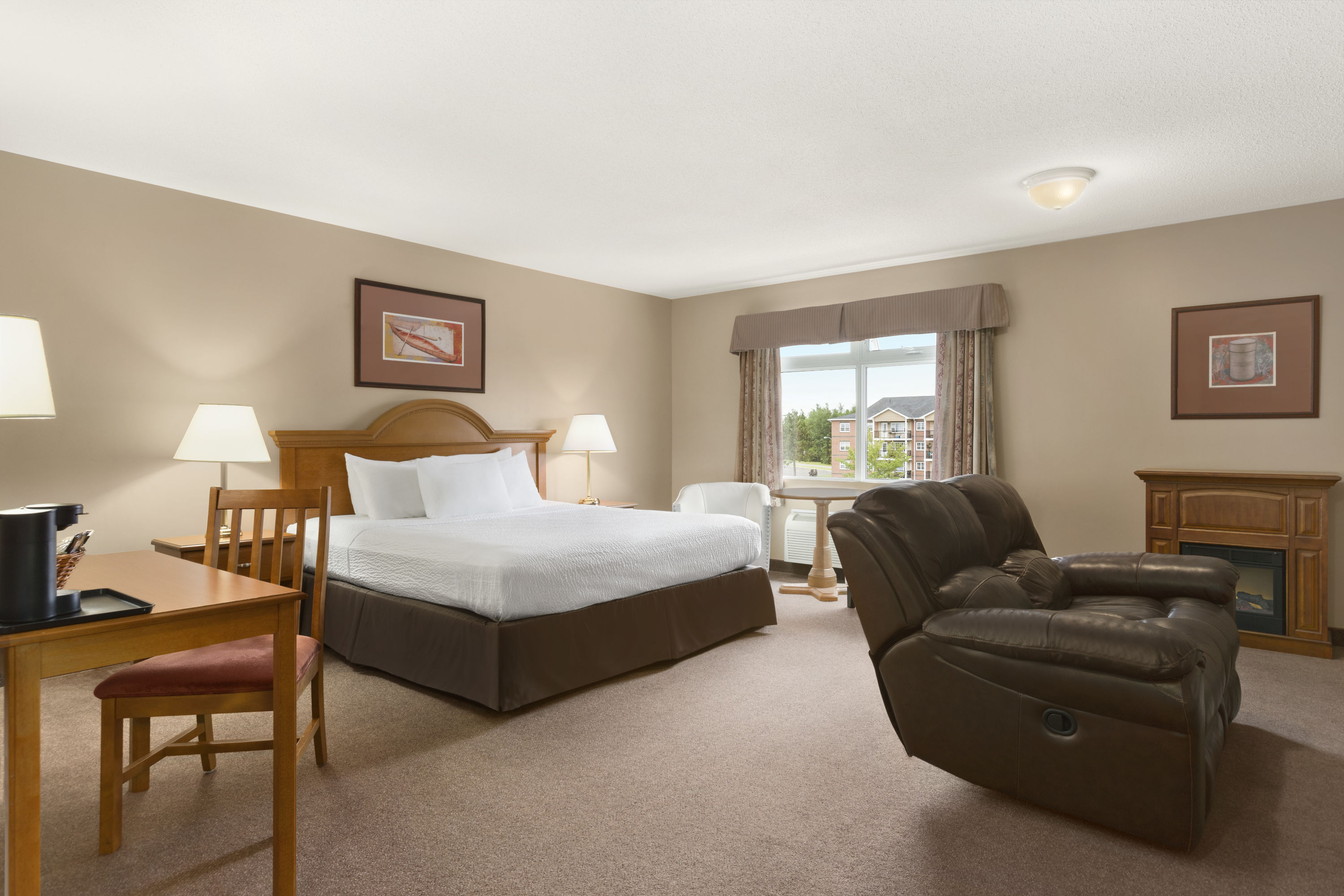 Days Inn by Wyndham Oromocto Conference Centre suite in Oromocto, New Brunswick