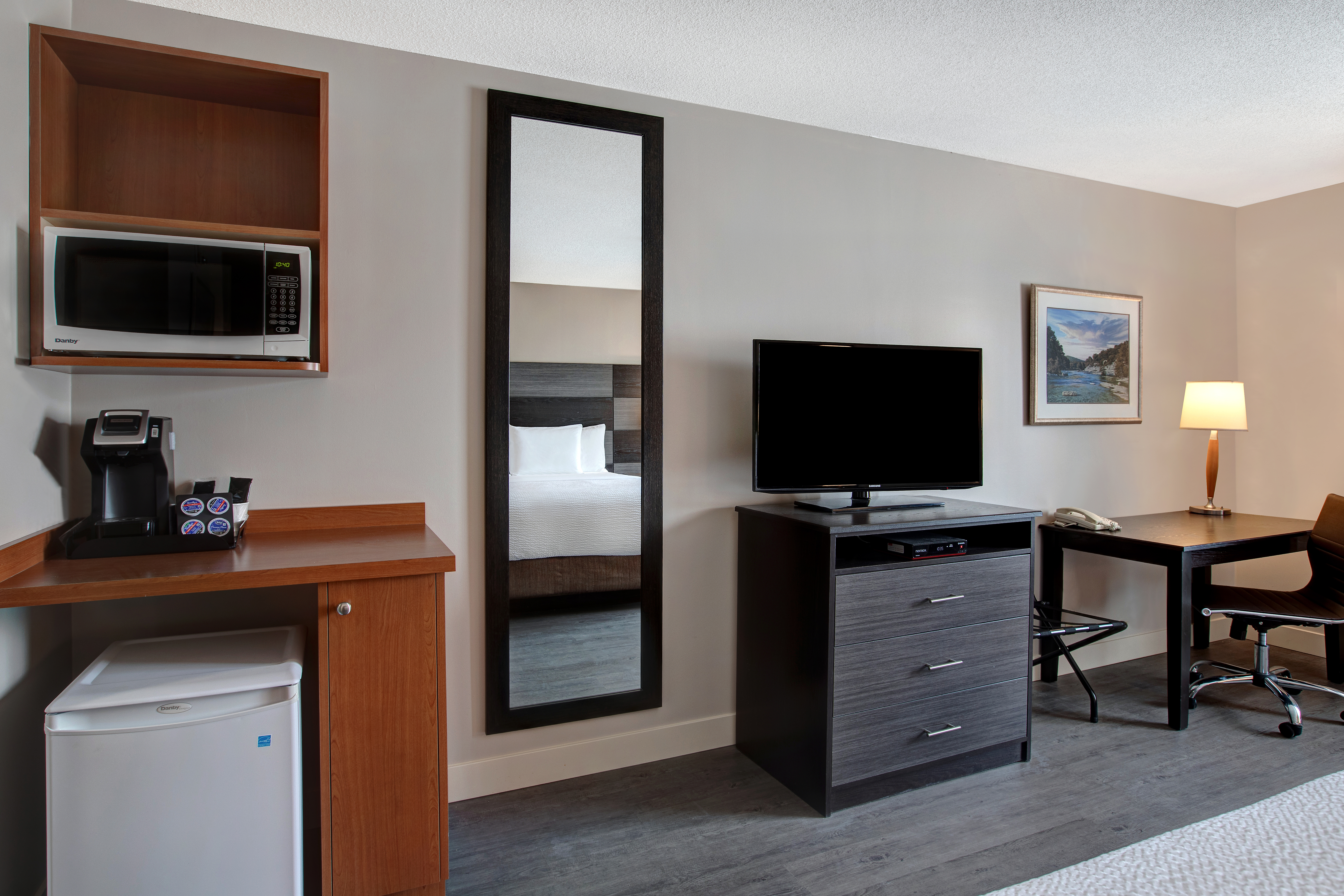 Guest room at the Days Inn & Suites by Wyndham Collingwood in Collingwood, Ontario