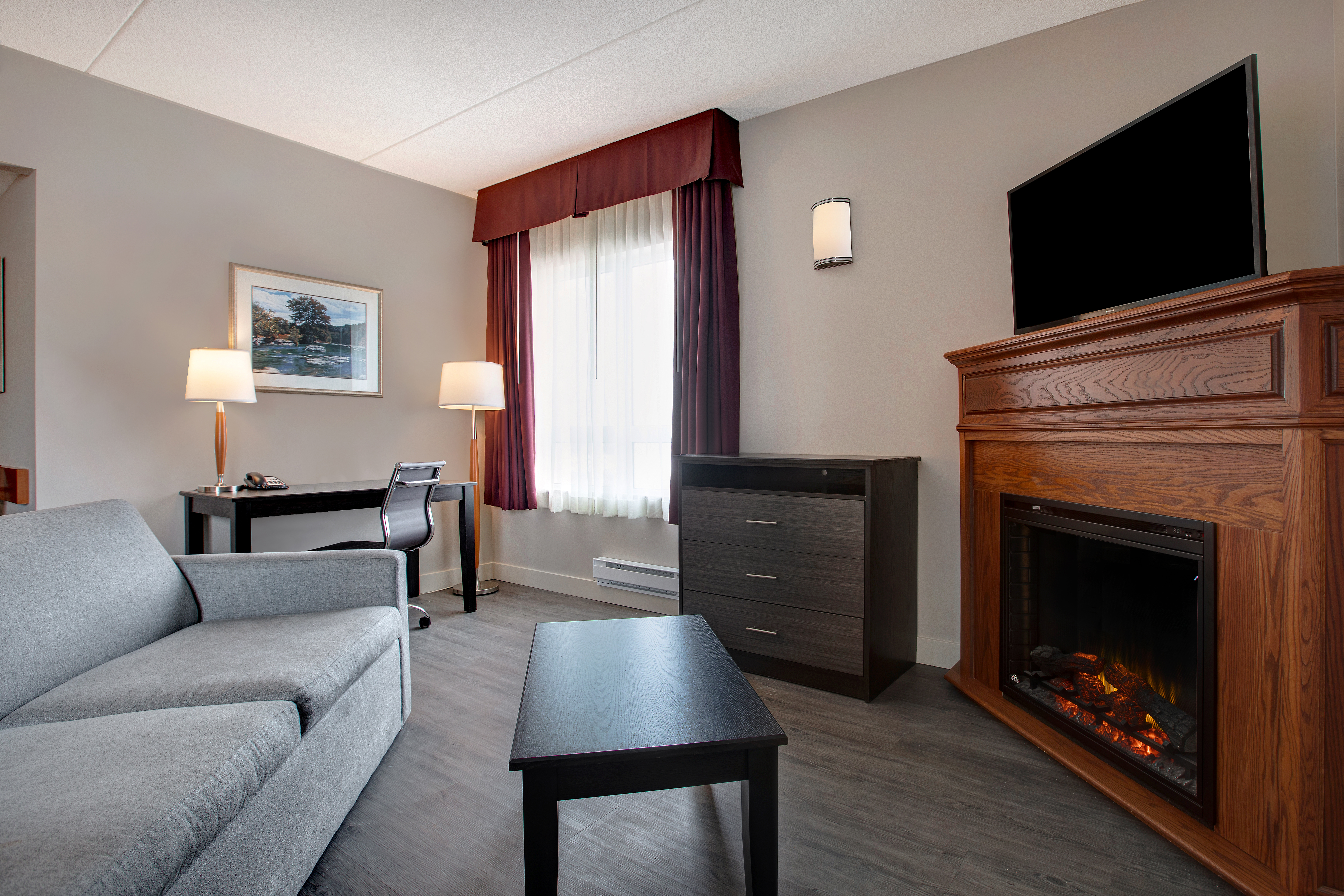Days Inn & Suites by Wyndham Collingwood suite in Collingwood, Ontario
