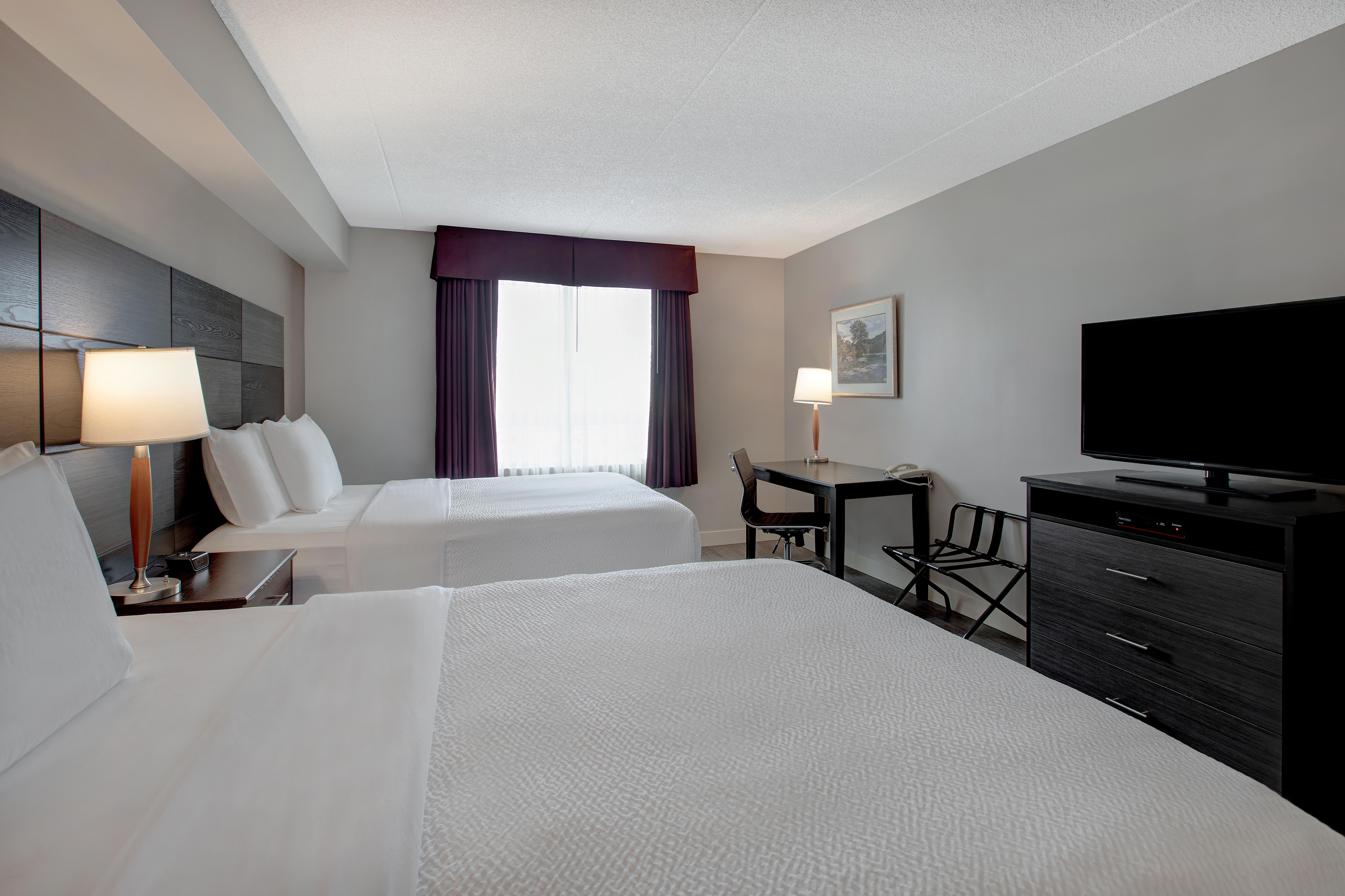 Days Inn & Suites by Wyndham Collingwood suite in Collingwood, Ontario