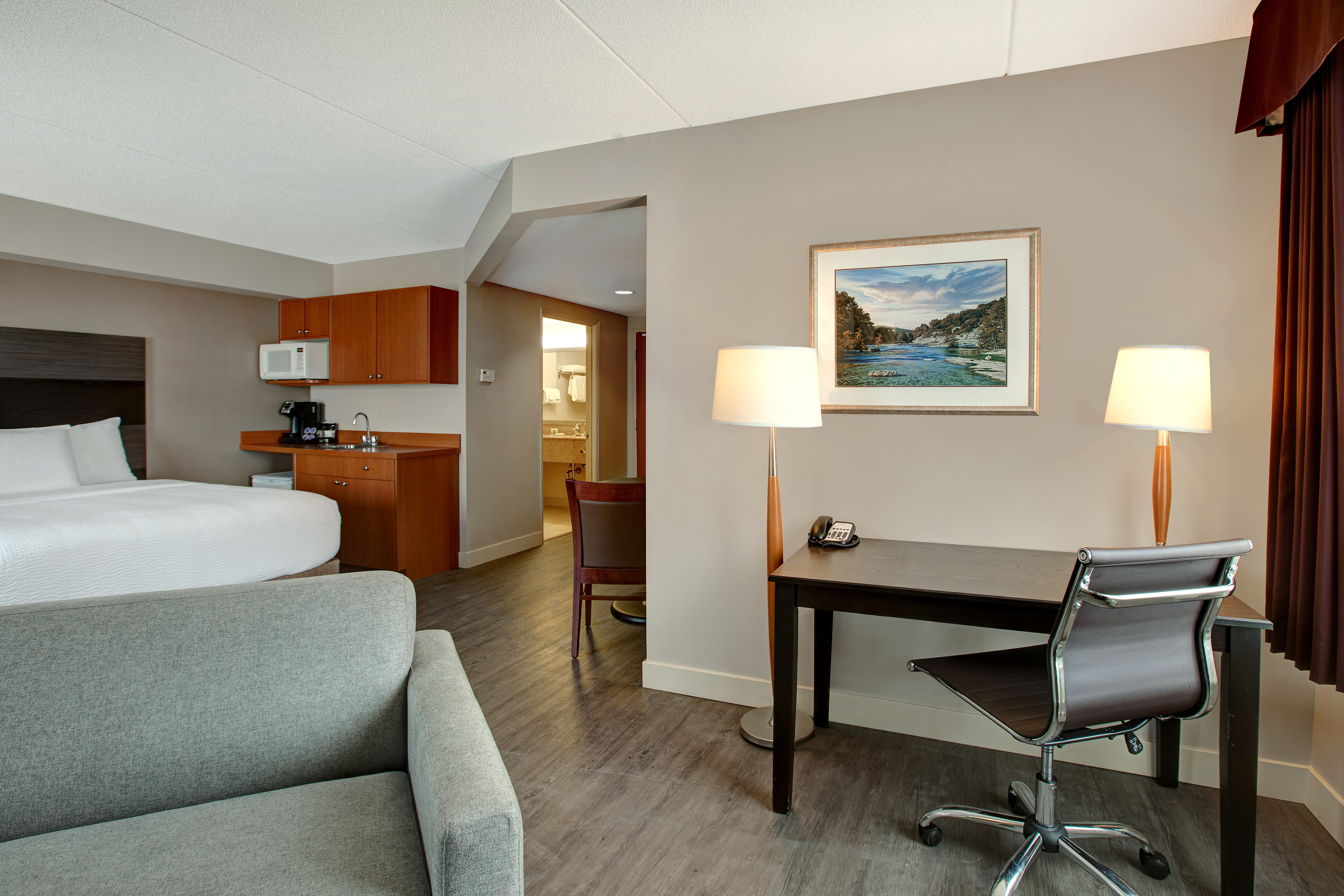 Days Inn & Suites by Wyndham Collingwood suite in Collingwood, Ontario